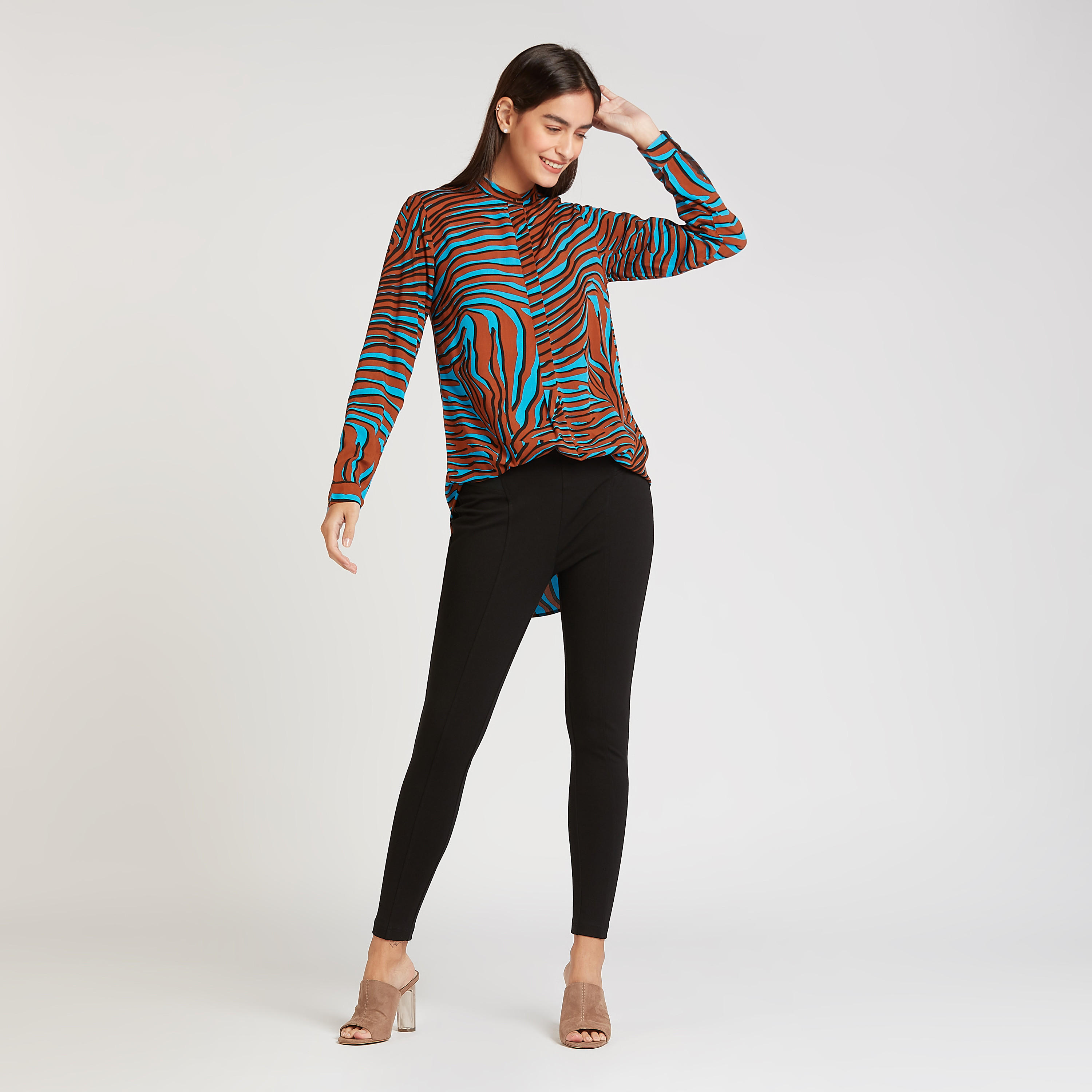 بلوزة بياقة ماندارين وأكمام طويلة وطبعات من آيكونيك-women-clothing-shirtsandblouses-blouses-image-2