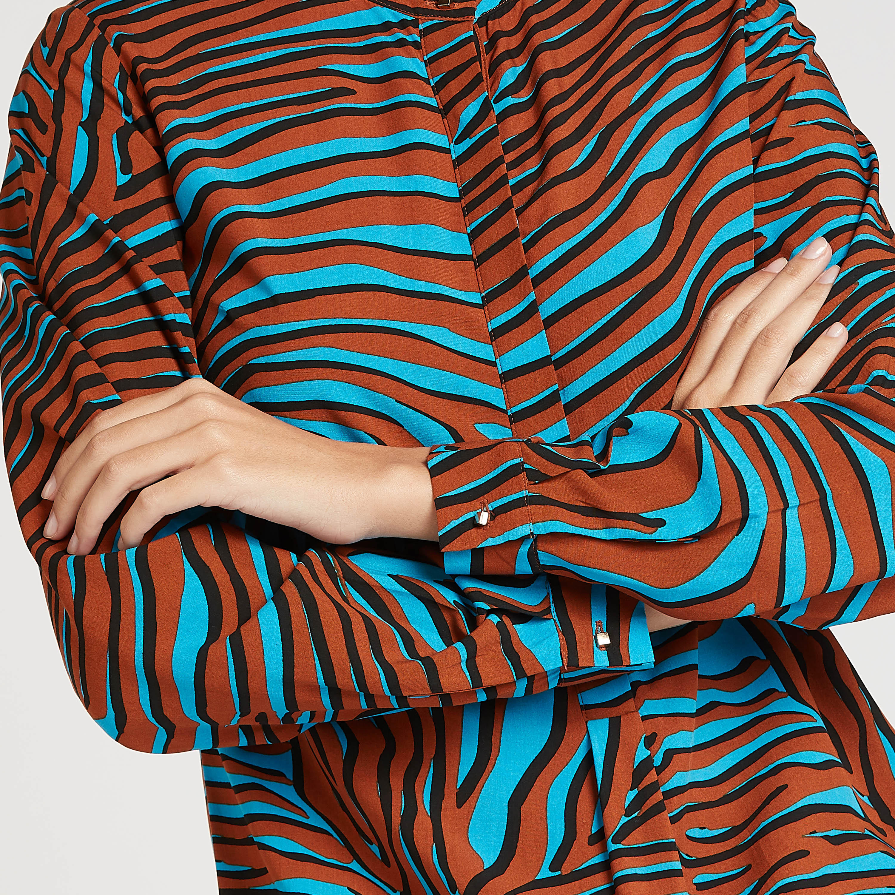 بلوزة بياقة ماندارين وأكمام طويلة وطبعات من آيكونيك-women-clothing-shirtsandblouses-blouses-image-3