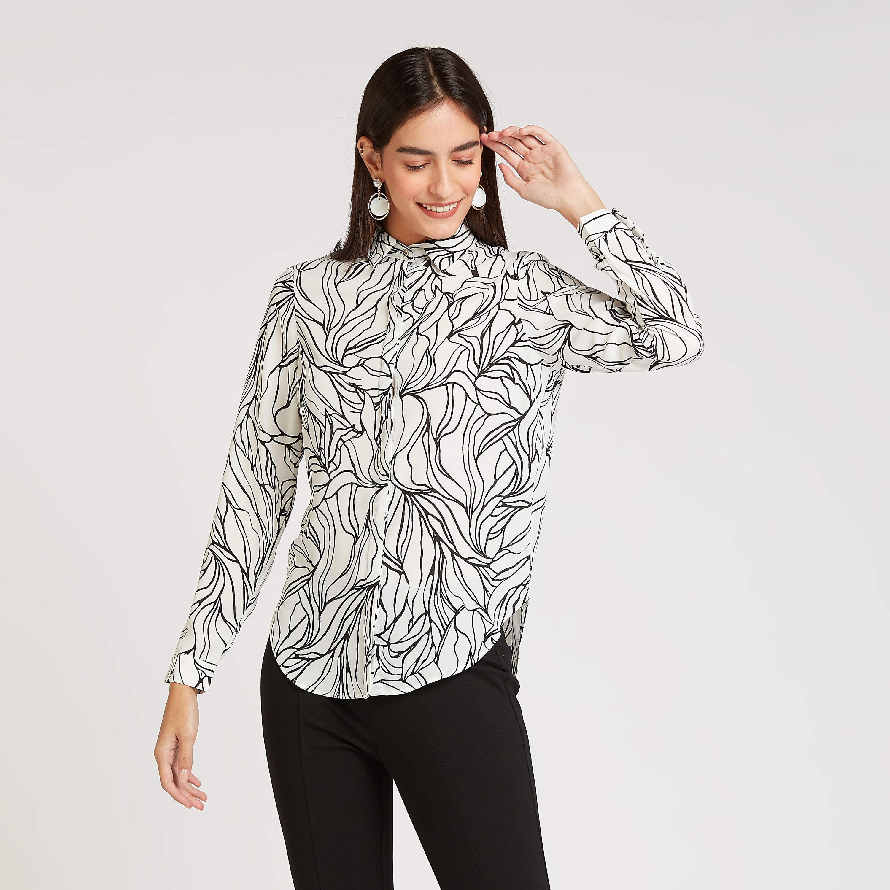 بلوزة بياقة عاديّة وأكمام طويلة و طبعات من آيكونيك-women-clothing-shirtsandblouses-blouses-image-5