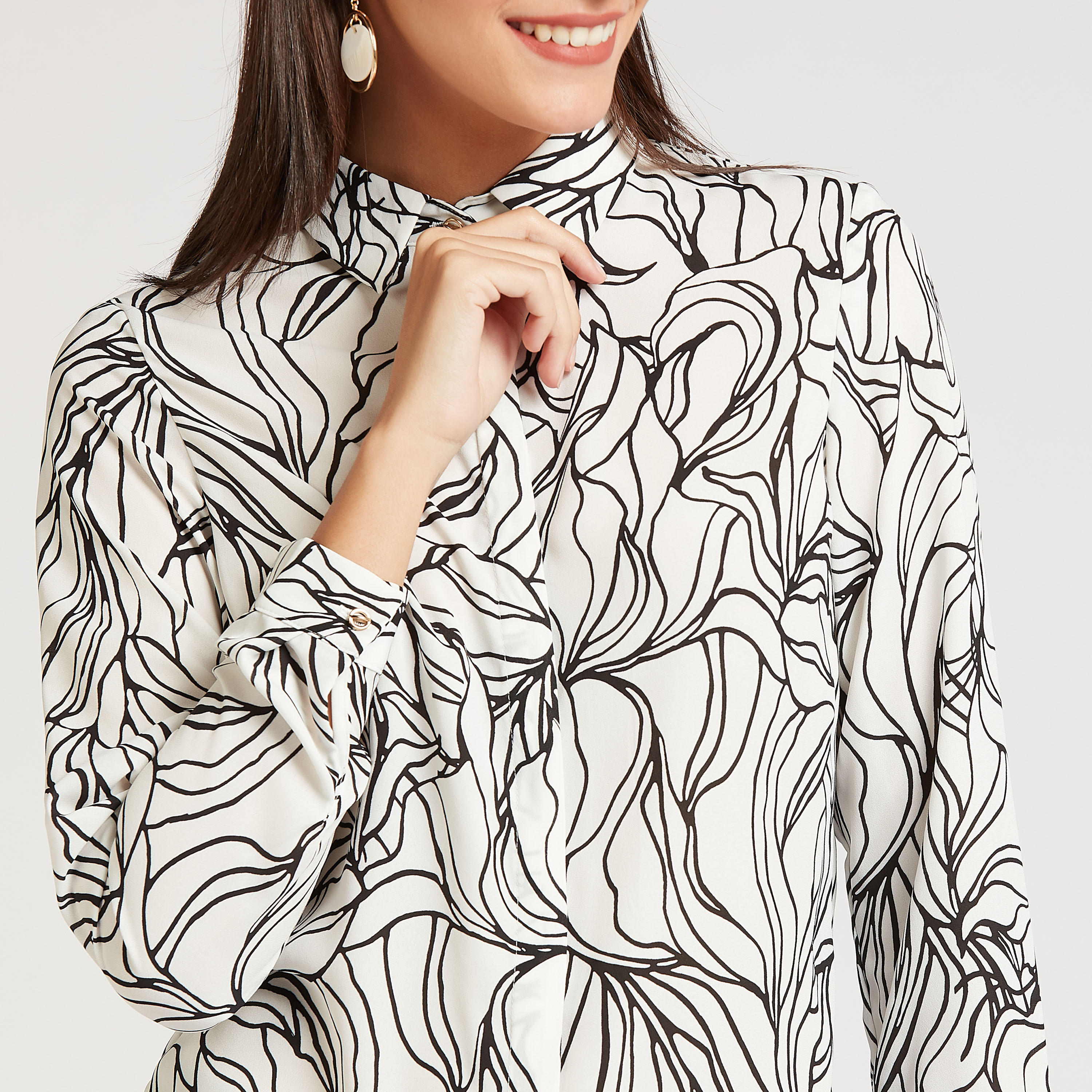 بلوزة بياقة عاديّة وأكمام طويلة و طبعات من آيكونيك-women-clothing-shirtsandblouses-blouses-image-3