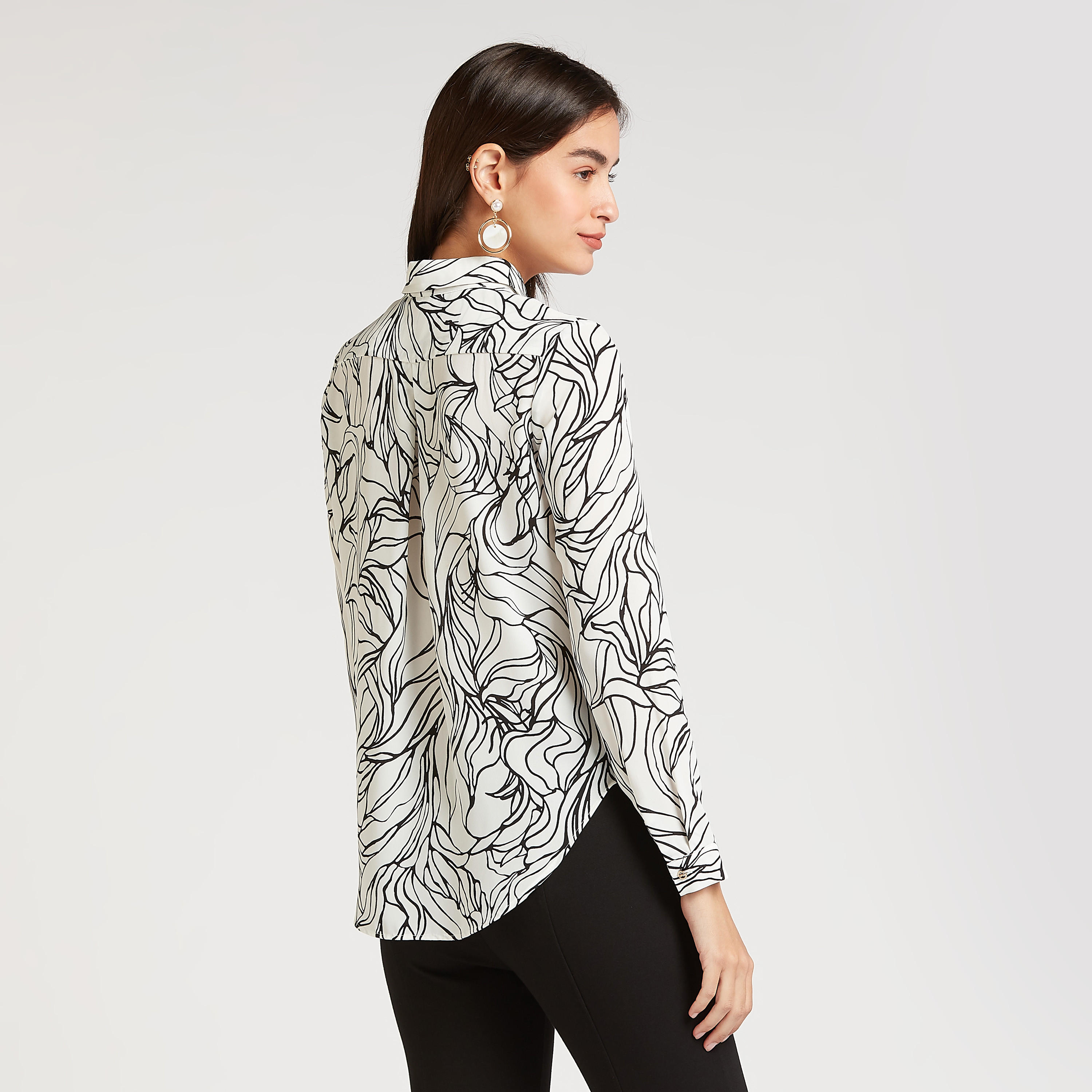 بلوزة بياقة عاديّة وأكمام طويلة و طبعات من آيكونيك-women-clothing-shirtsandblouses-blouses-image-2