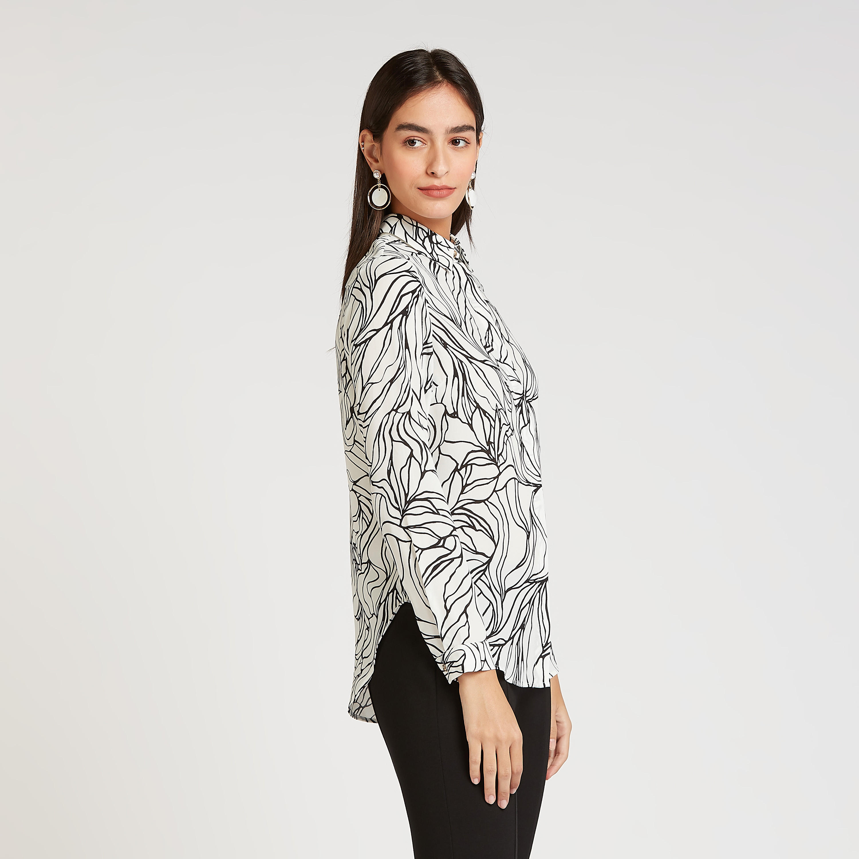 بلوزة بياقة عاديّة وأكمام طويلة و طبعات من آيكونيك-women-clothing-shirtsandblouses-blouses-image-1