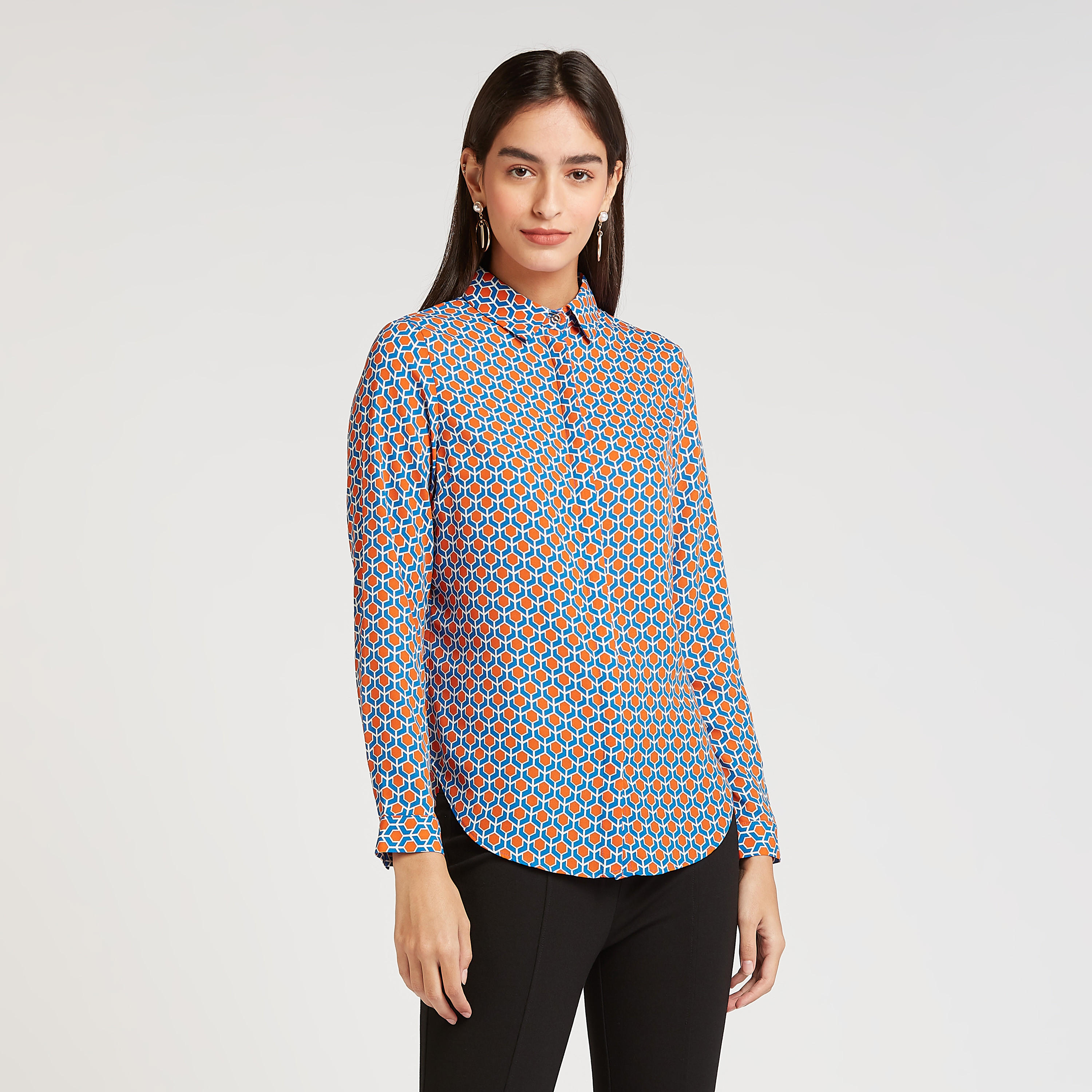 بلوزة بياقة عاديّة وأكمام طويلة و طبعات من آيكونيك-women-clothing-shirtsandblouses-blouses-image-1