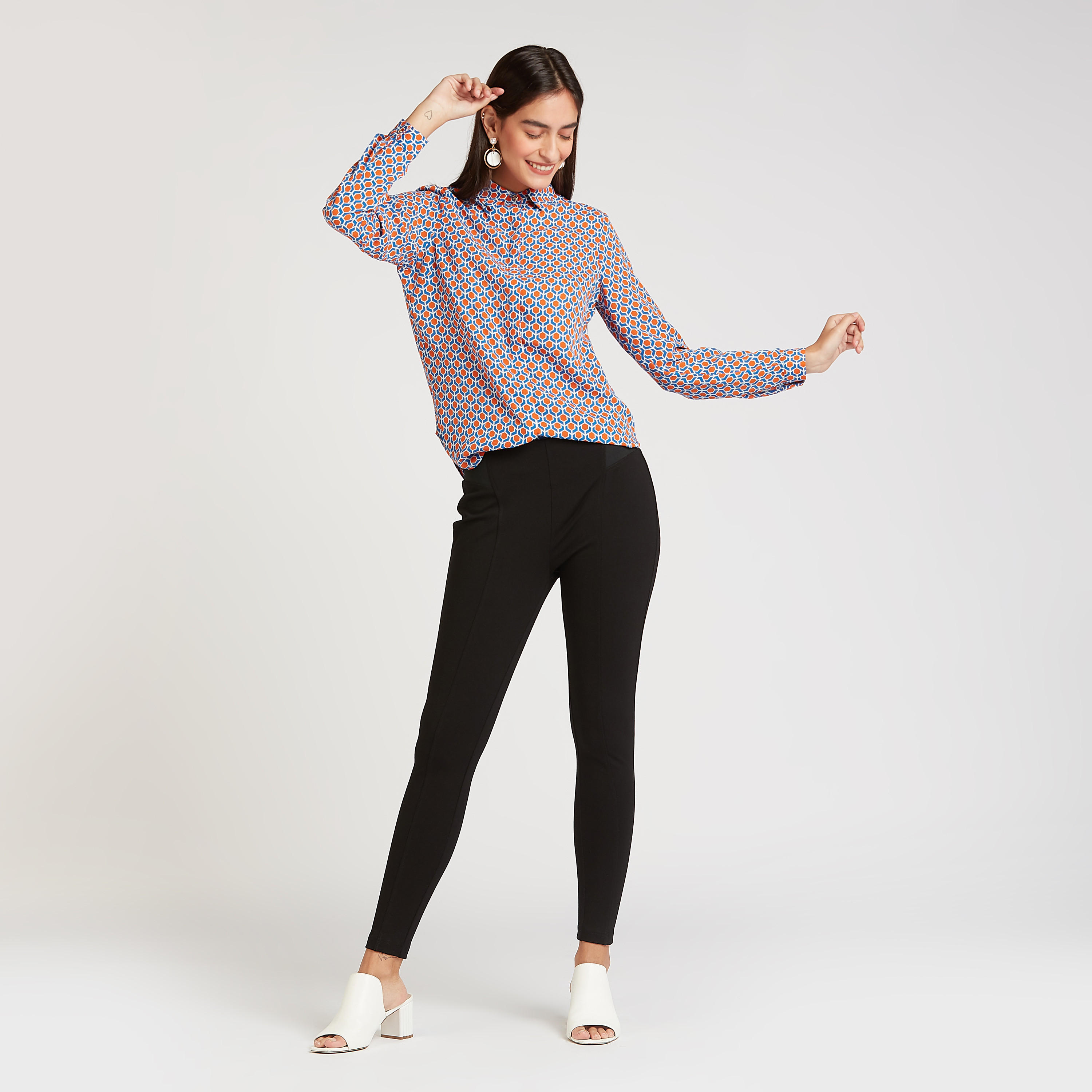 بلوزة بياقة عاديّة وأكمام طويلة و طبعات من آيكونيك-women-clothing-shirtsandblouses-blouses-image-2