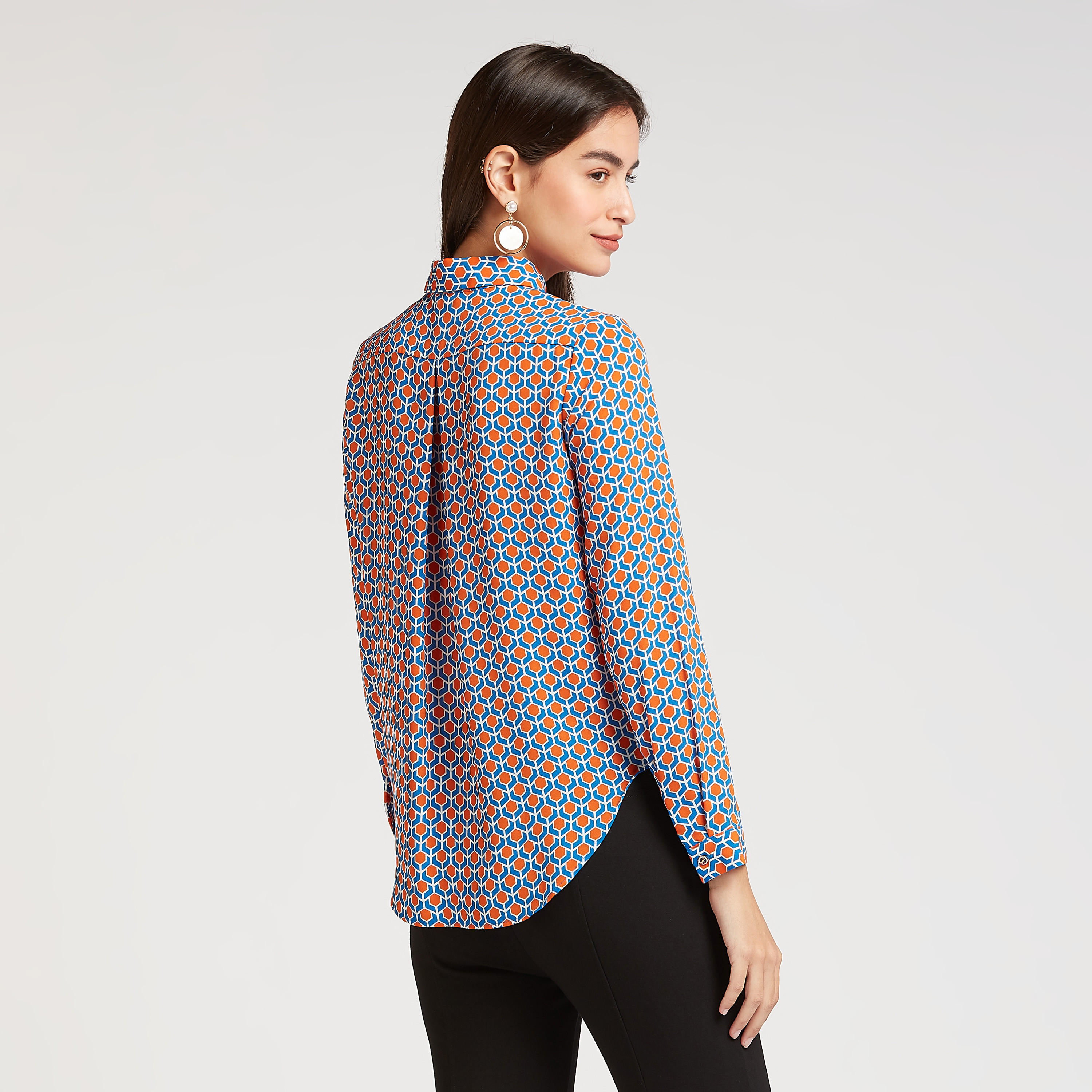 بلوزة بياقة عاديّة وأكمام طويلة و طبعات من آيكونيك-women-clothing-shirtsandblouses-blouses-image-4