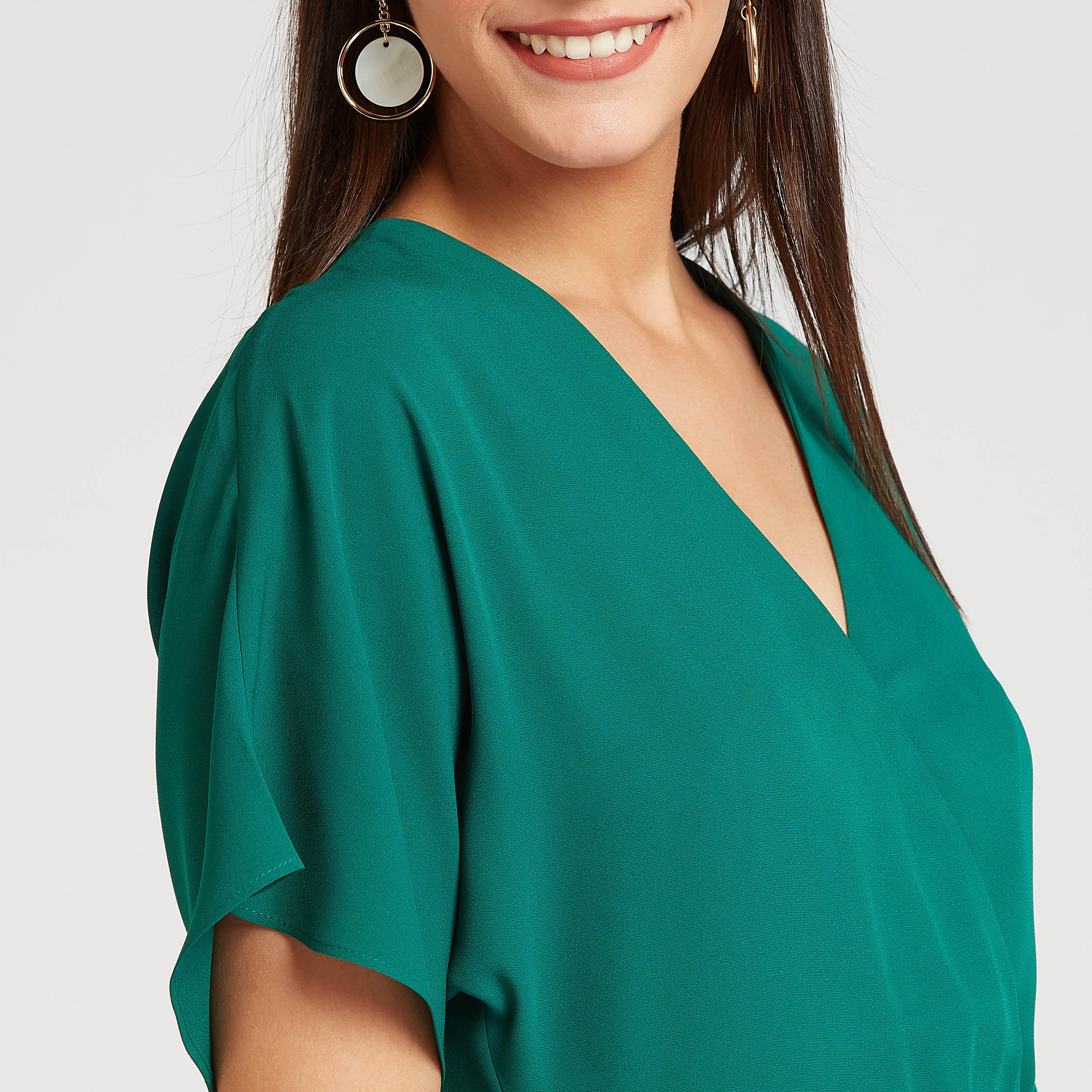 بلوزة سادة بياقة V وأكمام واسعة من آيكونيك-women-clothing-shirtsandblouses-blouses-image-2