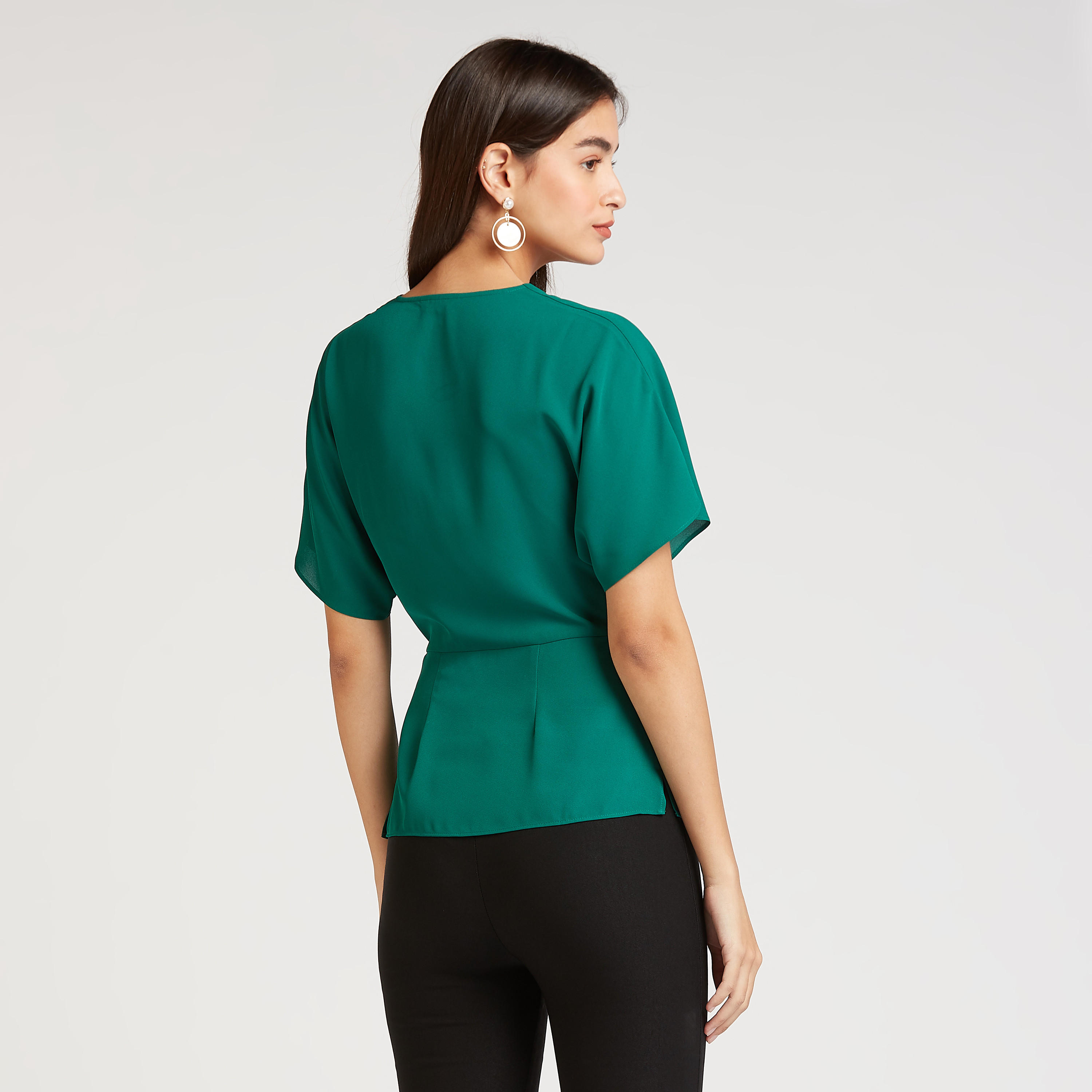 بلوزة سادة بياقة V وأكمام واسعة من آيكونيك-women-clothing-shirtsandblouses-blouses-image-1