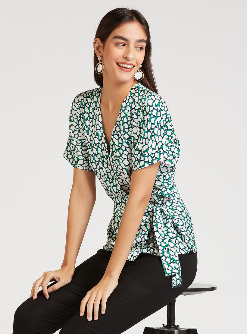 بلوزة بطبعات وياقة V وأربطة من آيكونيك-women-clothing-shirtsandblouses-blouses-image-5