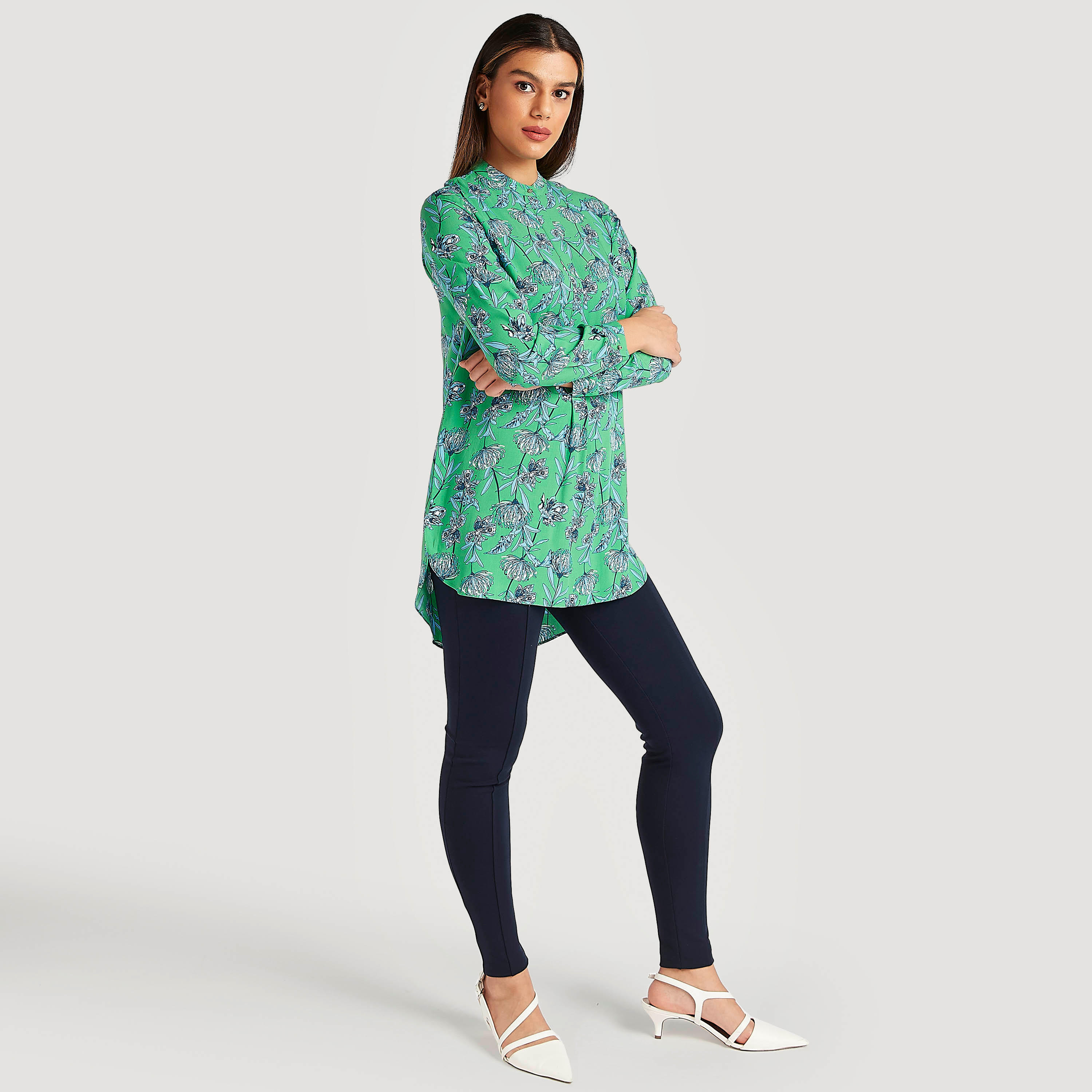 بلوزة طويلة بياقة بأكمام طويلة وطبعات أزهار من آيكونيك-women-clothing-shirtsandblouses-blouses-image-2