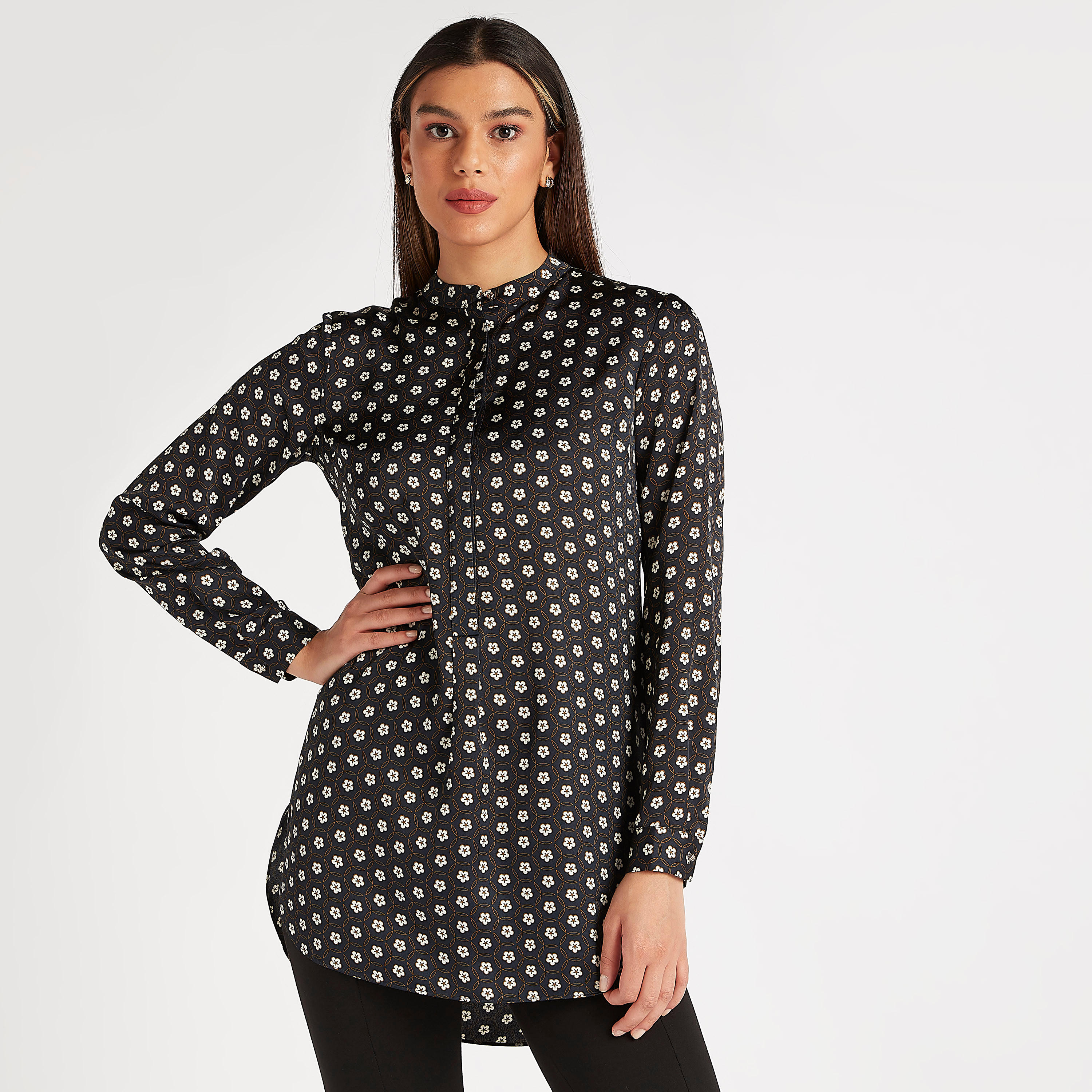 بلوزة طويلة بياقة بأكمام طويلة وطبعات أزهار من آيكونيك-women-clothing-shirtsandblouses-blouses-image-1