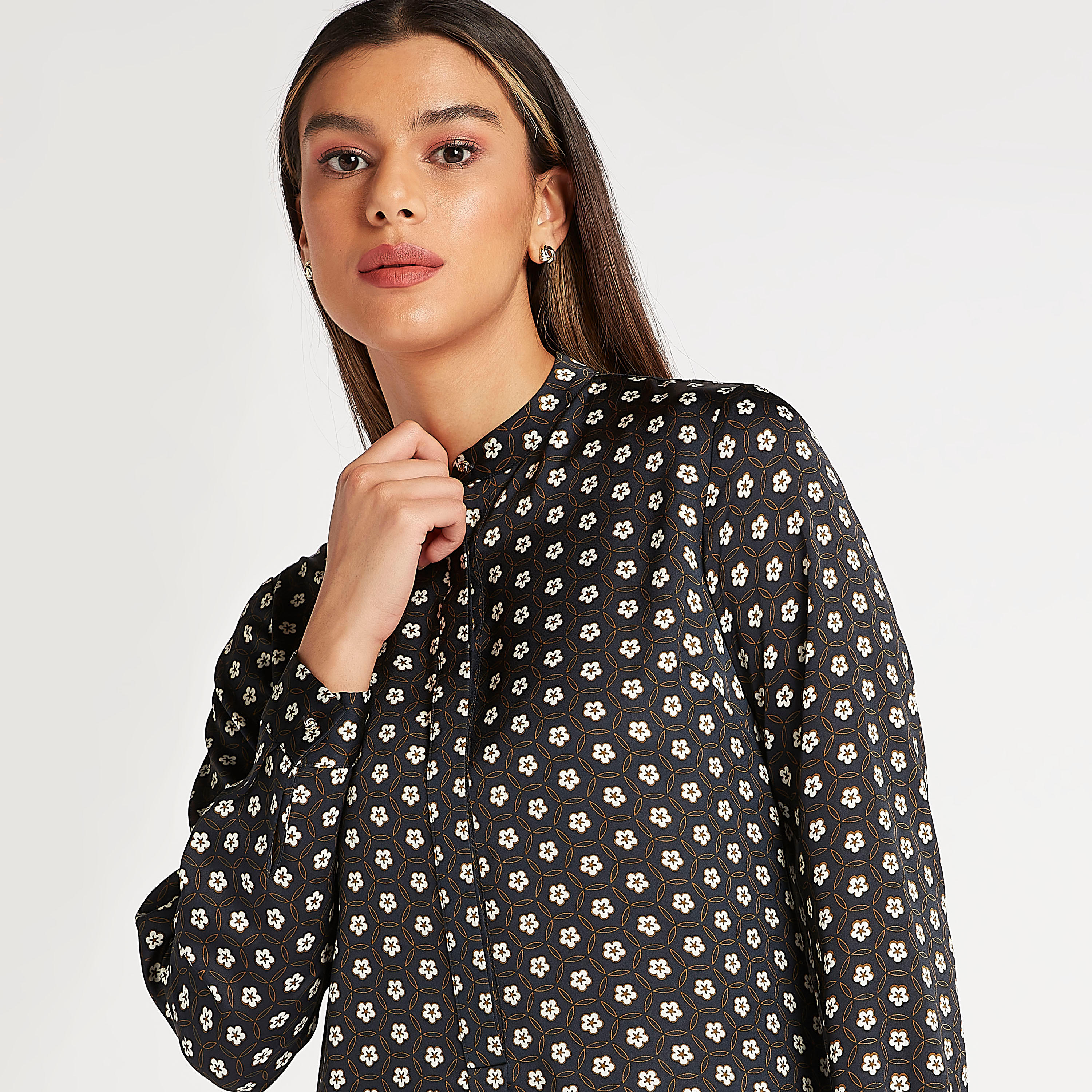بلوزة طويلة بياقة بأكمام طويلة وطبعات أزهار من آيكونيك-women-clothing-shirtsandblouses-blouses-image-6