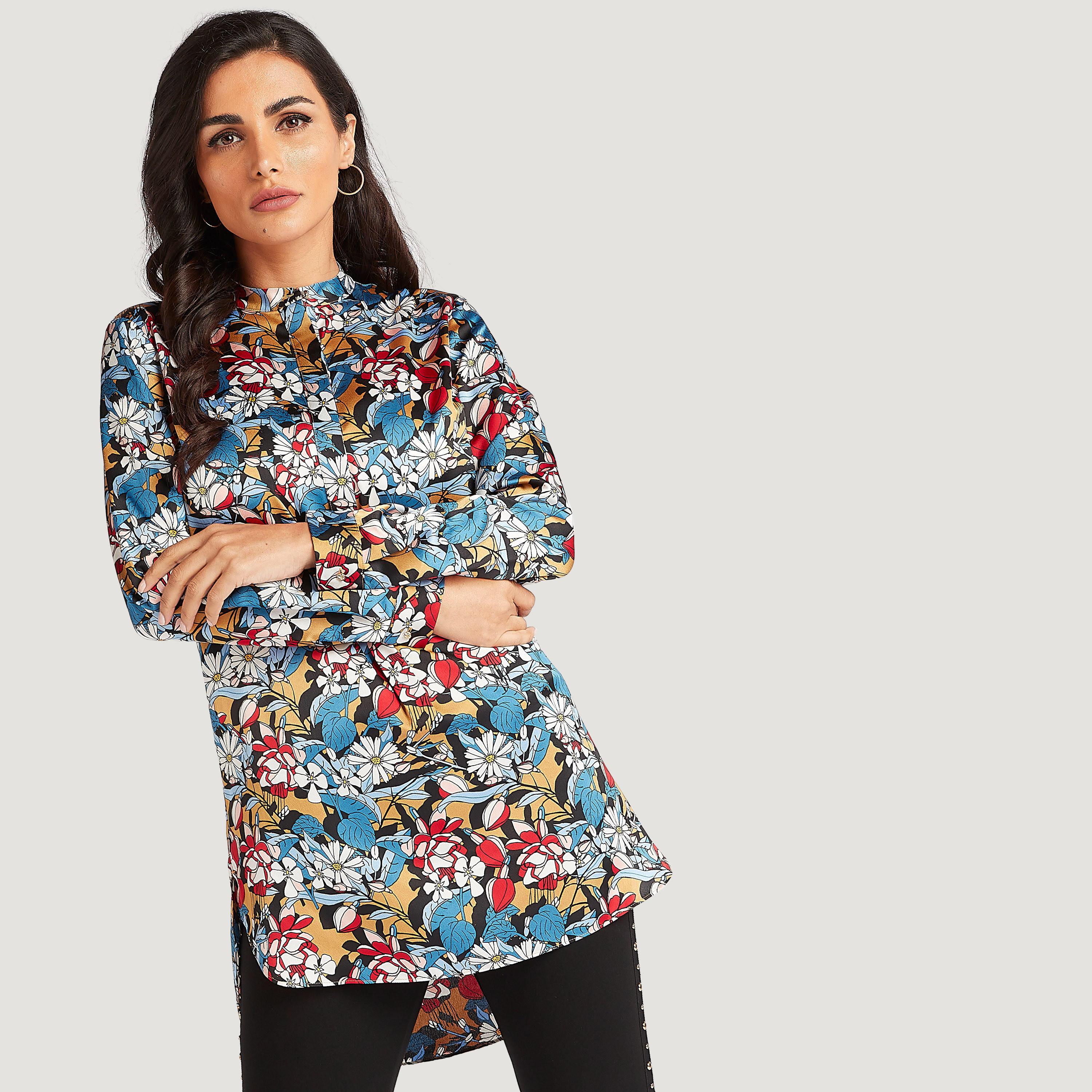 بلوزة طويلة بياقة بأكمام طويلة وطبعات أزهار من آيكونيك-women-clothing-shirtsandblouses-blouses-image-1