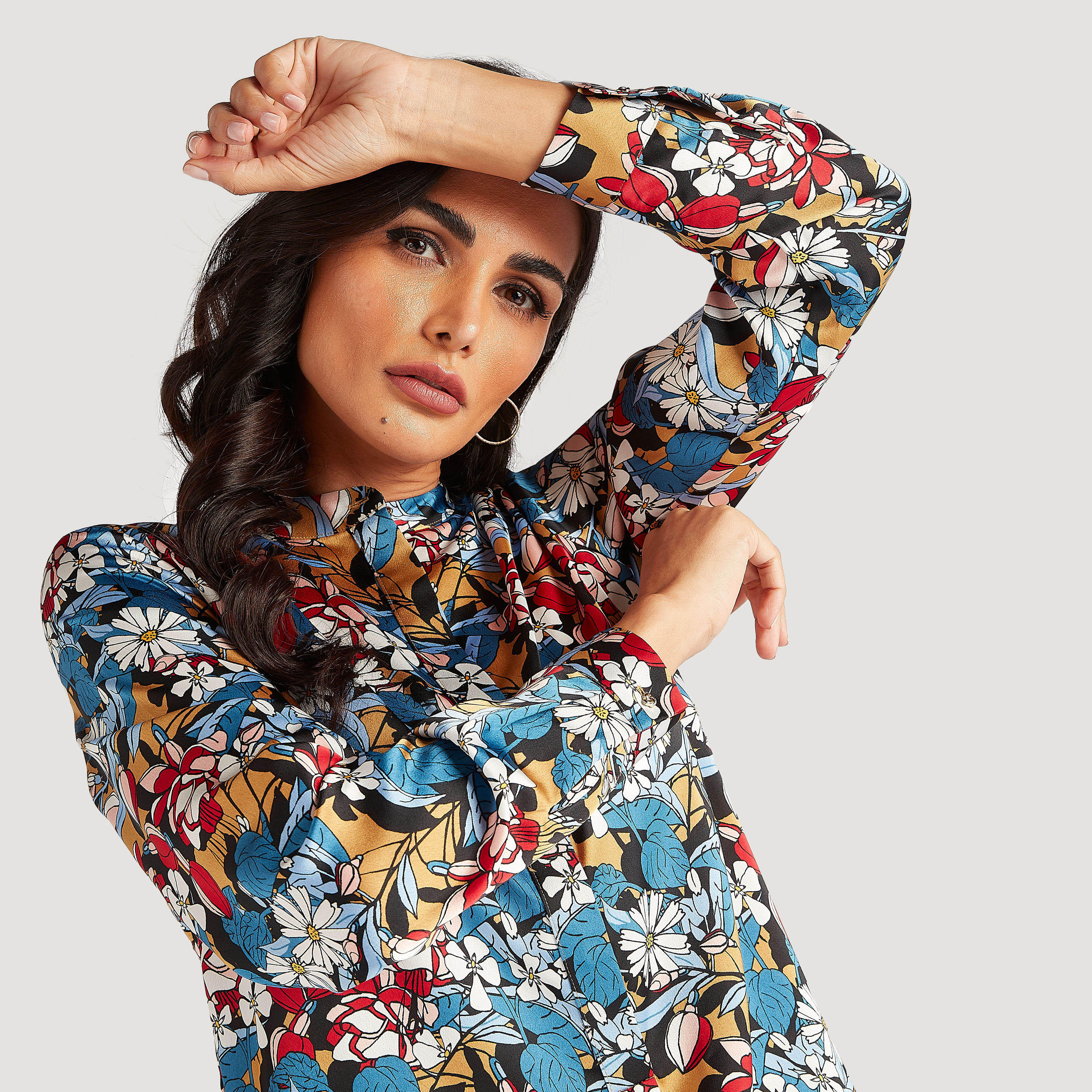 بلوزة طويلة بياقة بأكمام طويلة وطبعات أزهار من آيكونيك-women-clothing-shirtsandblouses-blouses-image-3