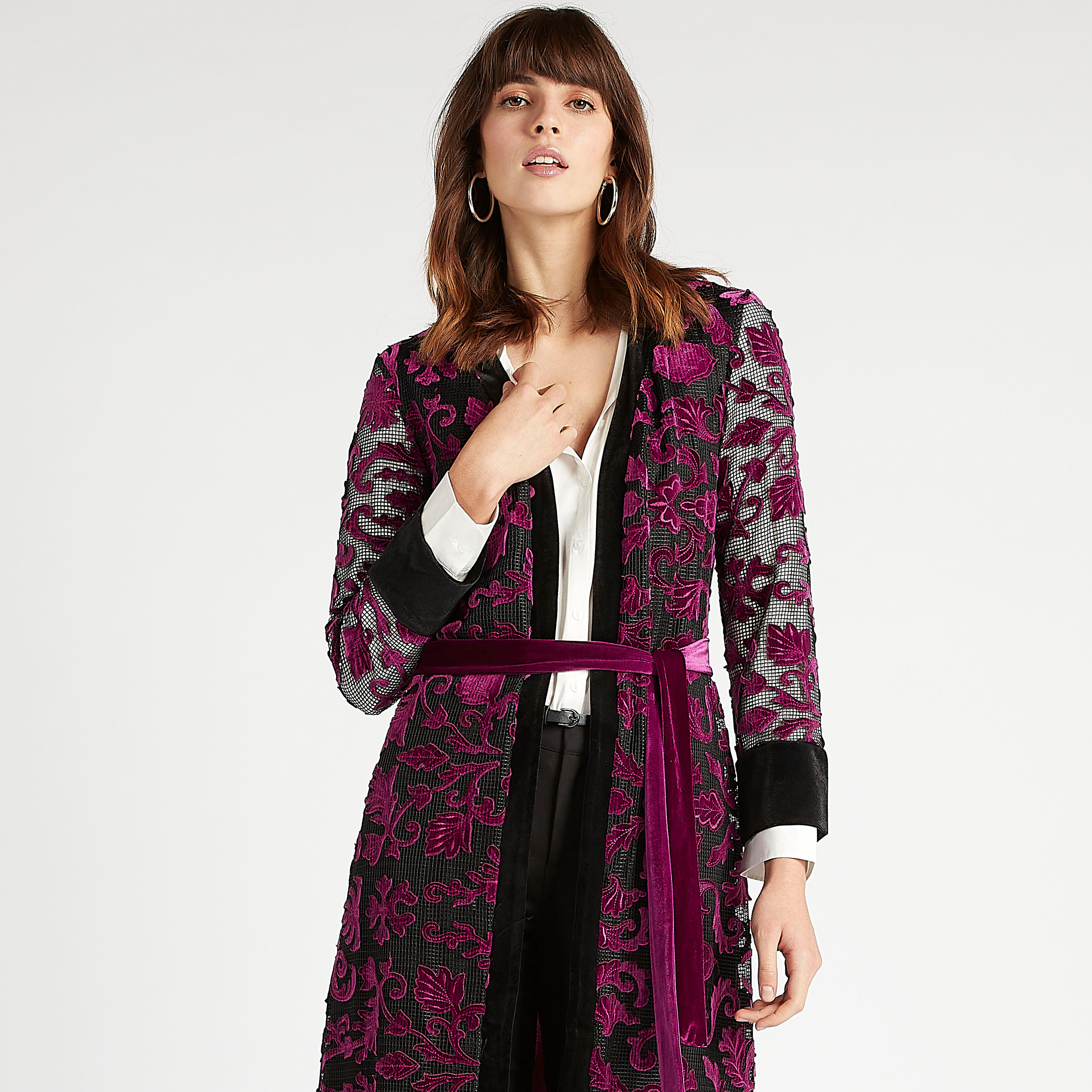 روب طويل بارز الملمس بأكمام طويلة وخصر بحزام-women-clothing-shirtsandblouses-blouses-image-3