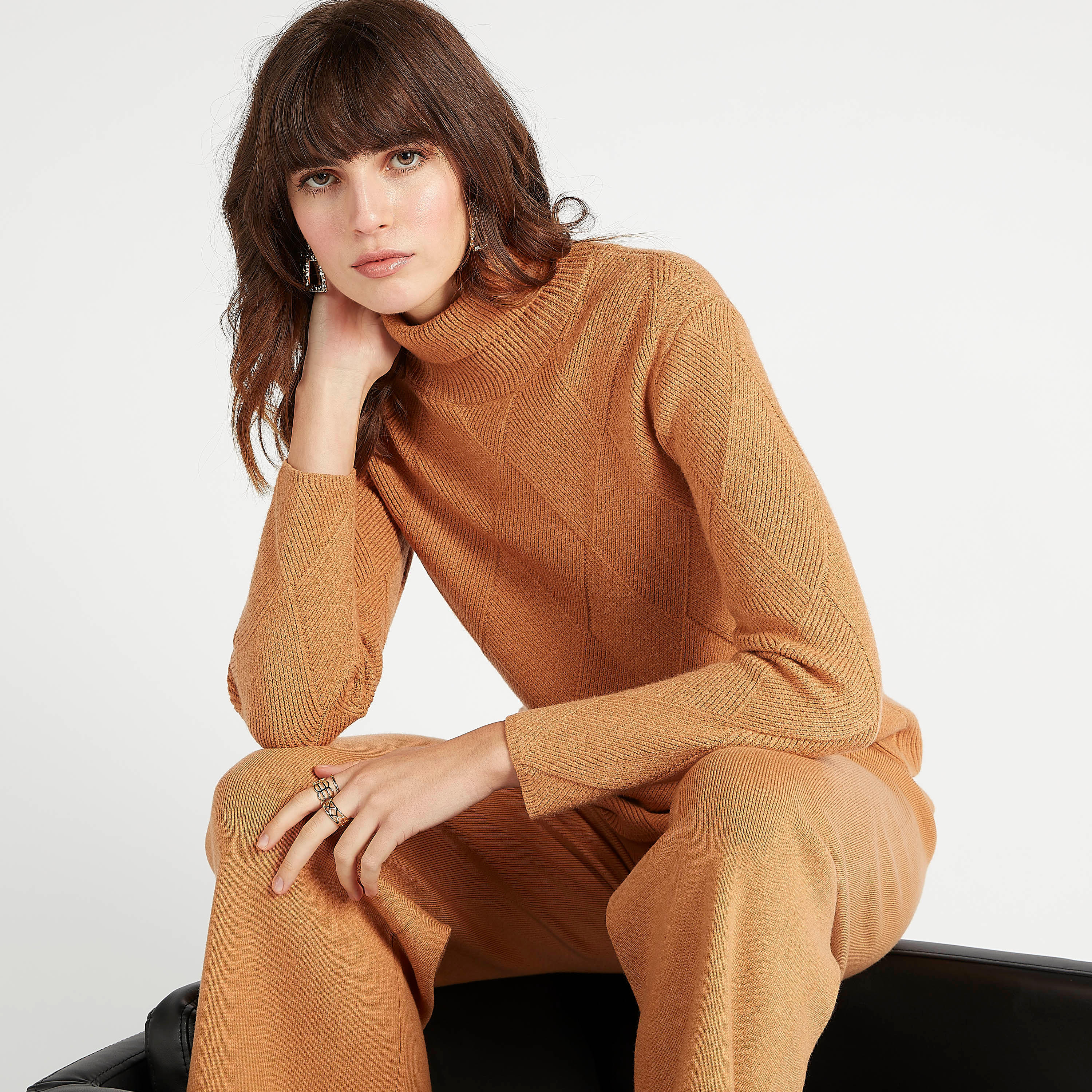 كنزة مستدامة بارزة الملمس بياقة عالية وأكمام طويلة من آيكونيك-women-clothing-cardigansandjumpers-jumpers-image-3