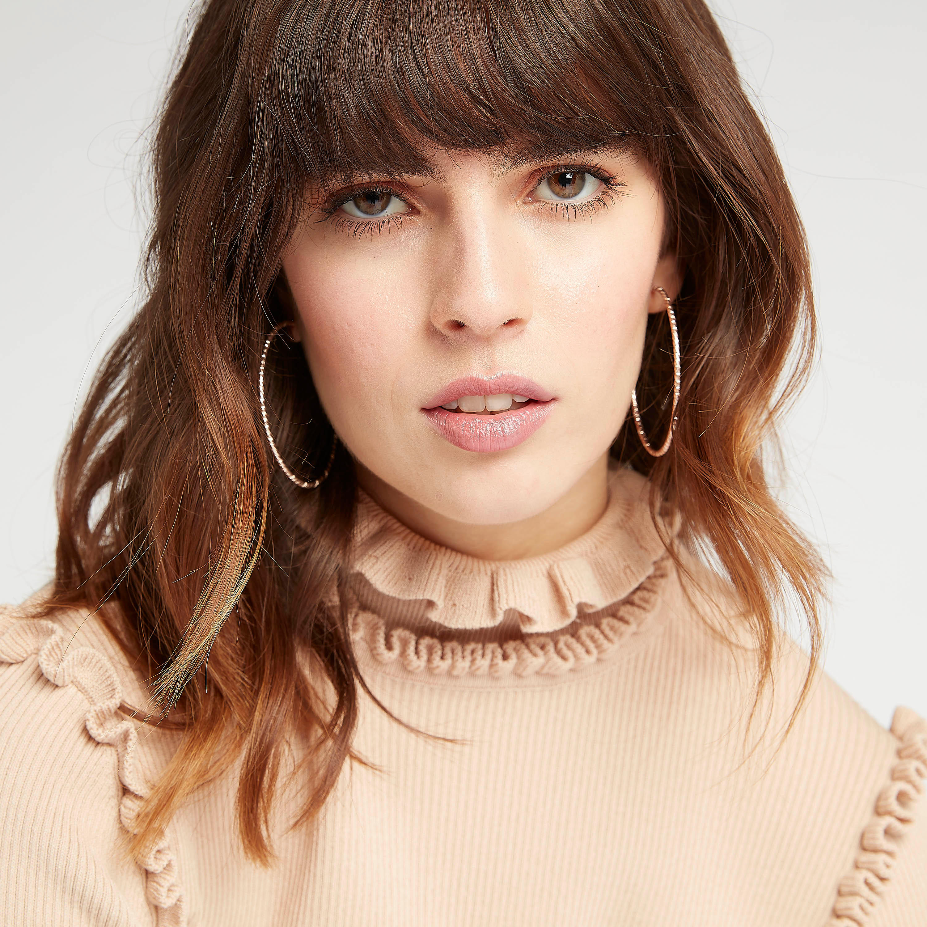 كنزة بارزة الملمس بياقة عالية وأكمام طويلة وتفاصيل كشكش من آيكونيك-women-clothing-cardigansandjumpers-jumpers-image-2