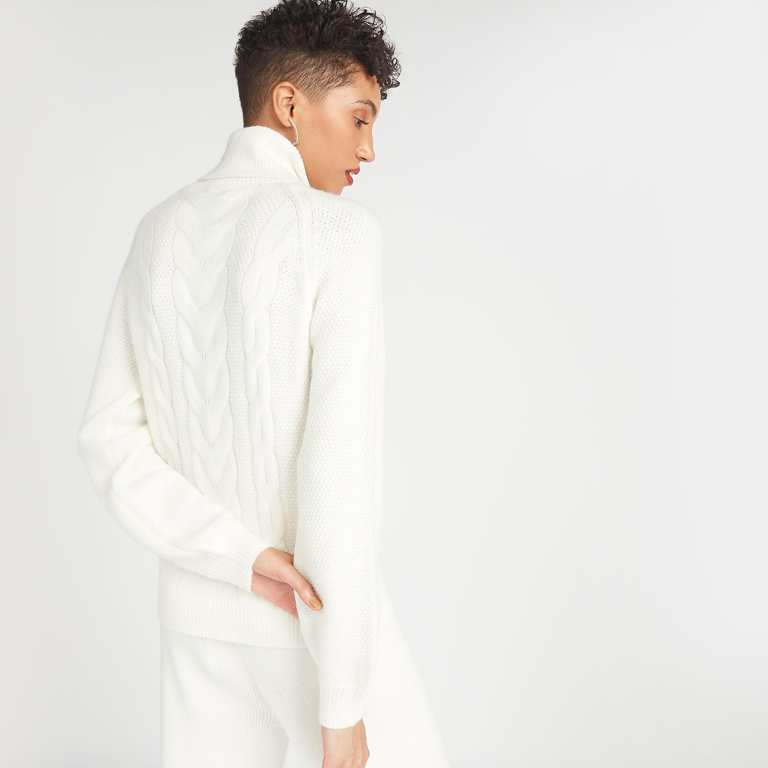 كنزة مستدامة بياقة عالية وغرز متداخلة وأكمام طويلة من آيكونيك-women-clothing-cardigansandjumpers-jumpers-image-4