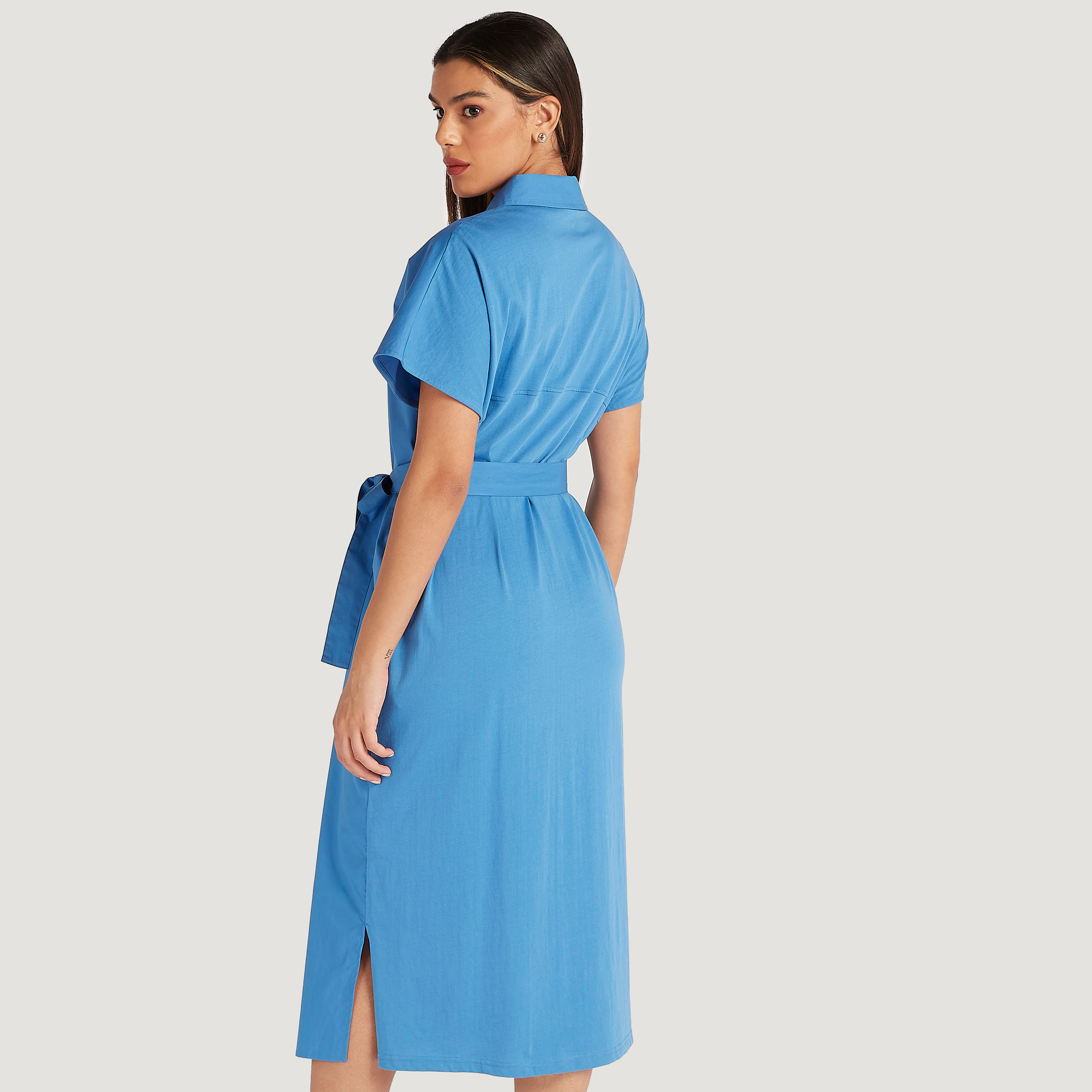 فستان قميص متوسط الطول بأكمام قصيرة وحزام من آيكونك-women-clothing-dresses-image-4