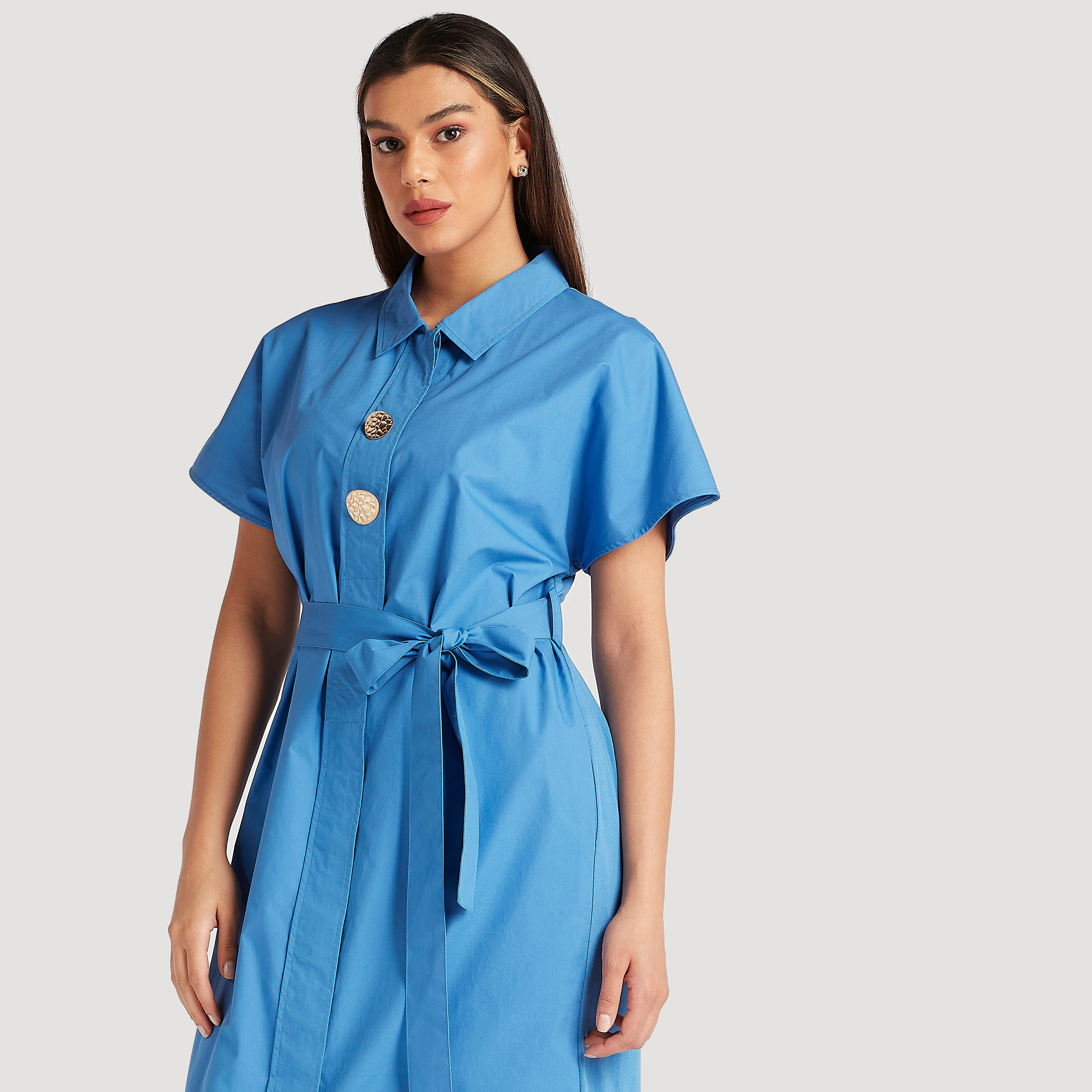 فستان قميص متوسط الطول بأكمام قصيرة وحزام من آيكونك-women-clothing-dresses-image-6