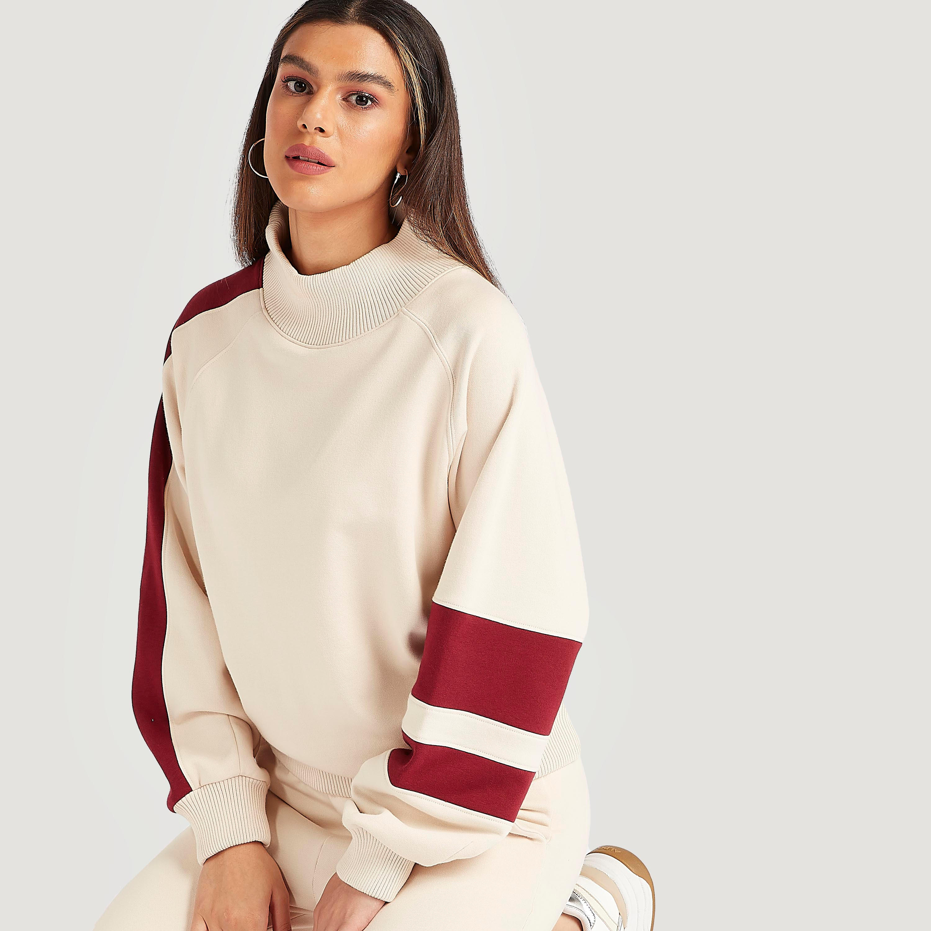 سويت شيرت بتصاميم مغايرة وأكمام طويلة وياقة عالية من آيكونيك-women-winterwear-hoodiesandsweatshirts-sweatshirts-image-6