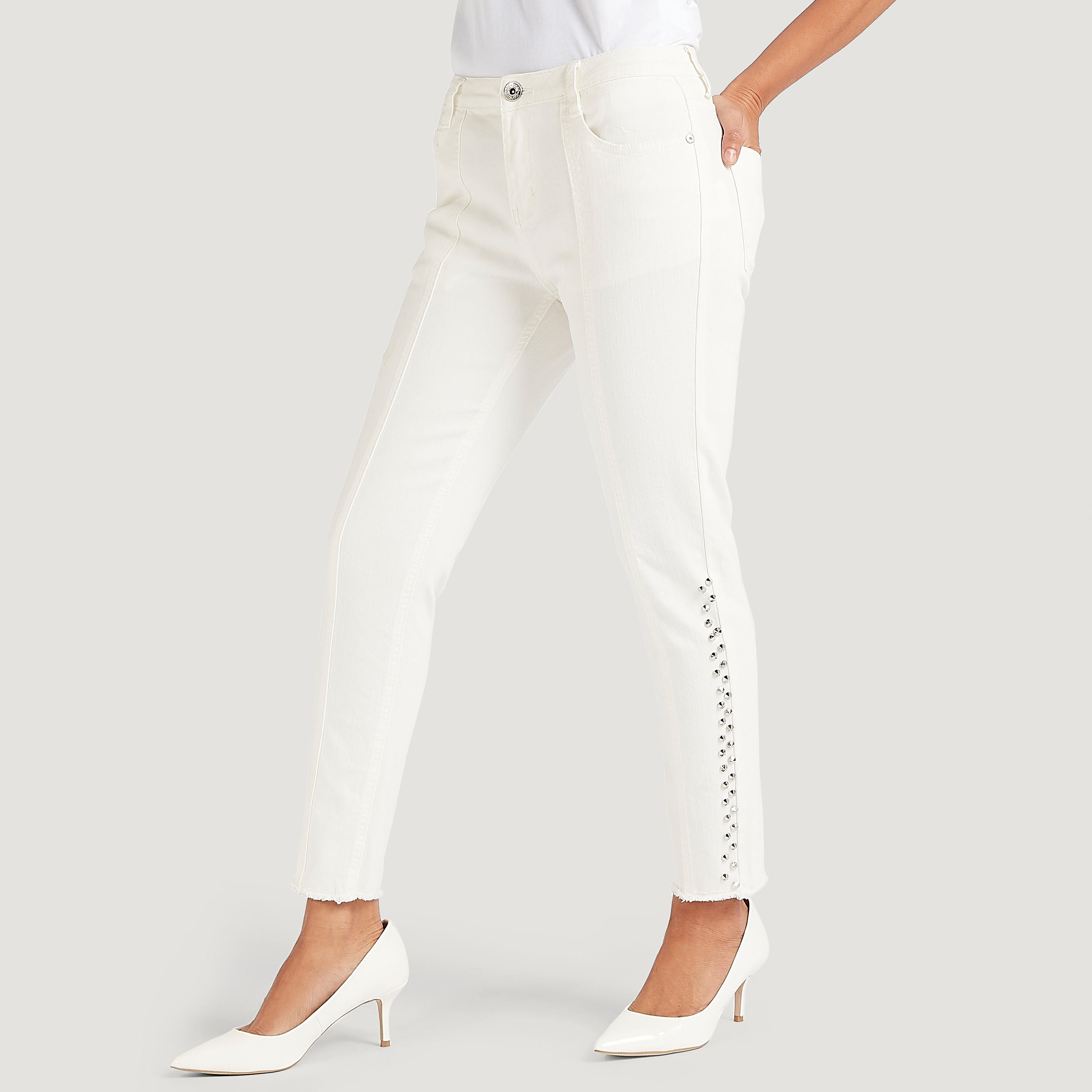 بنطلون جينز بقصة سكيني وخصر متوسط الارتفاع وتفاصيل مزينة من آيكونيك-women-clothing-bottoms-jeans-image-1