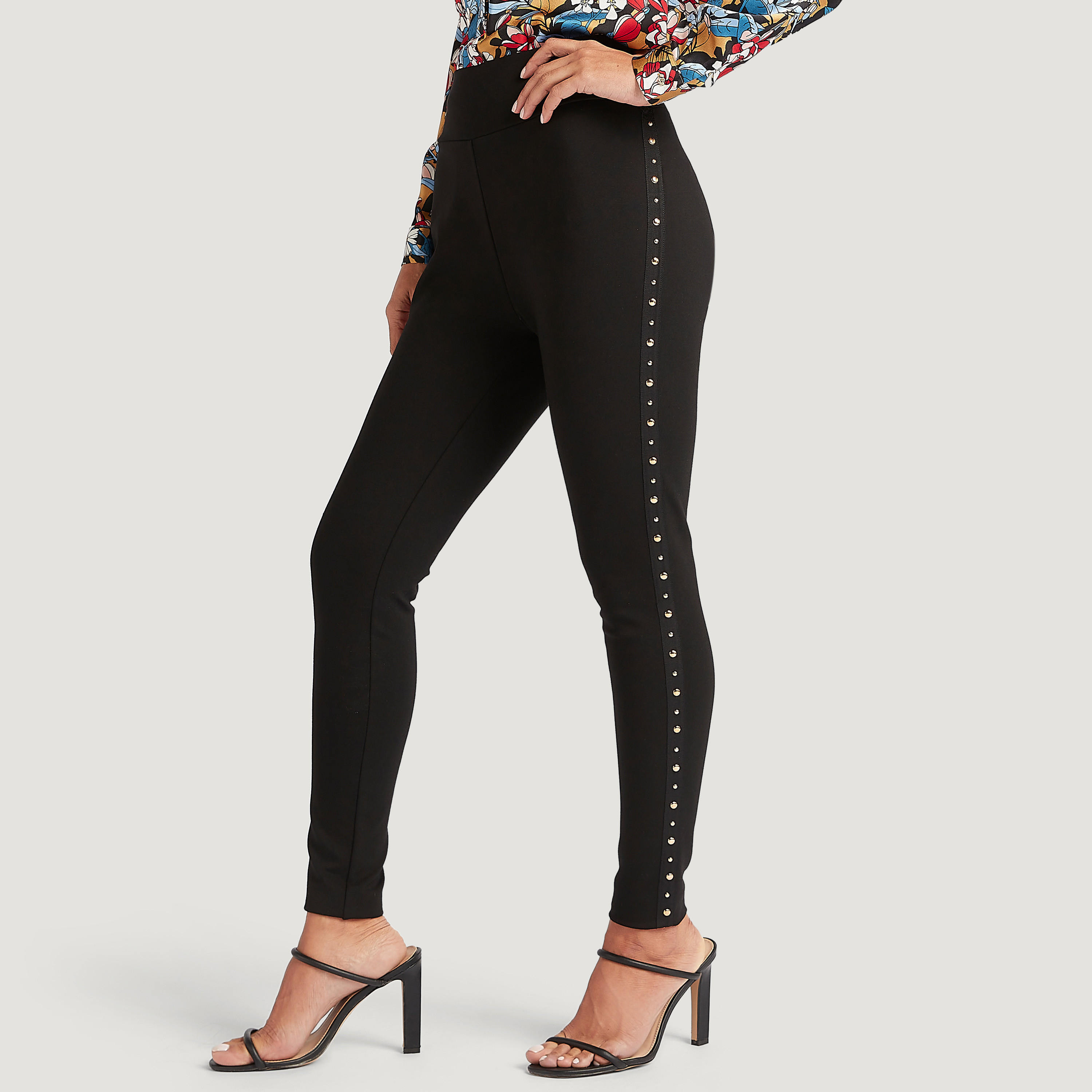 بنطلون تريقنز سكيني فيت بخصر متوسّط الارتفاع وتفاصيل مرصّعة من آيكونيك-women-clothing-bottoms-leggings-image-1