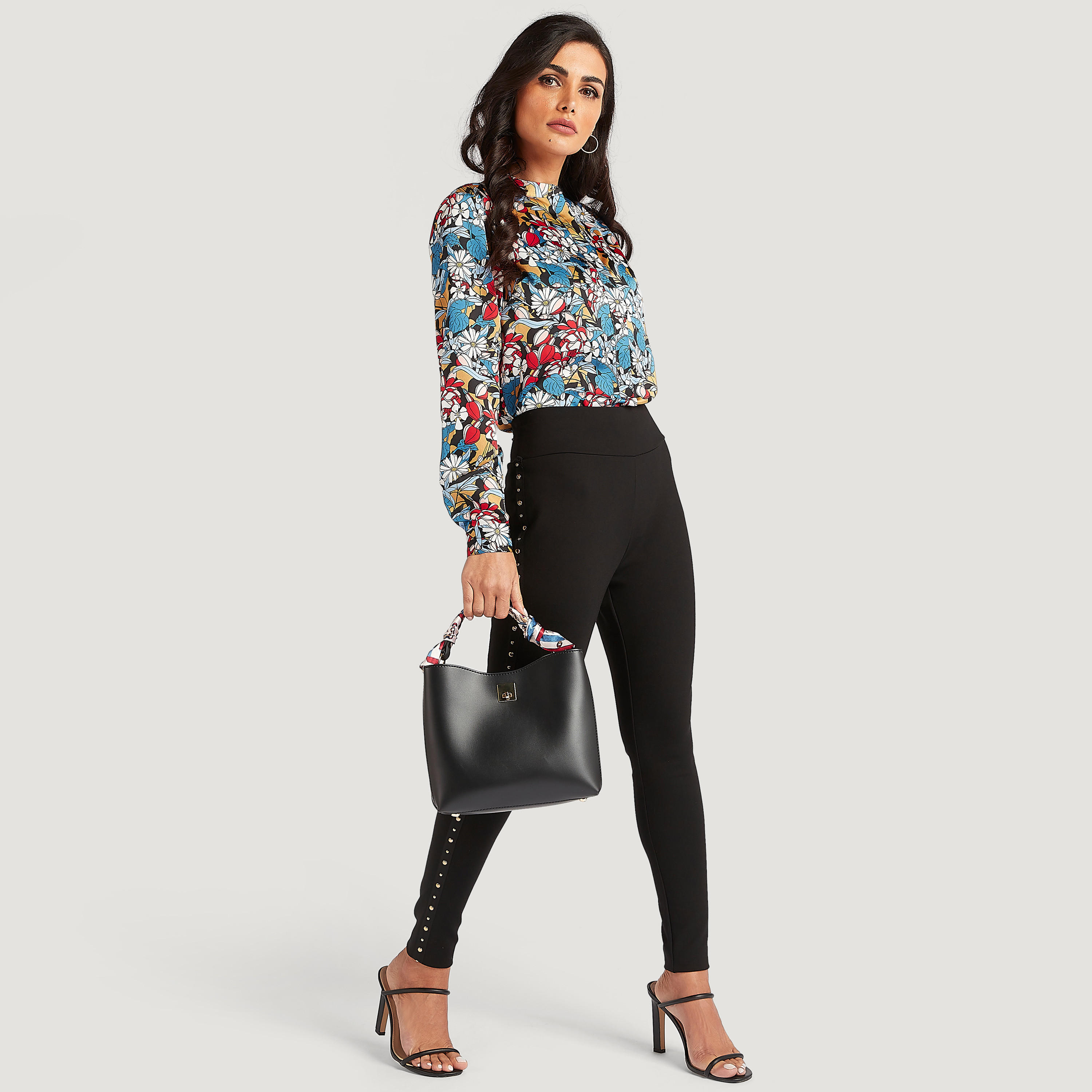 بنطلون تريقنز سكيني فيت بخصر متوسّط الارتفاع وتفاصيل مرصّعة من آيكونيك-women-clothing-bottoms-leggings-image-2