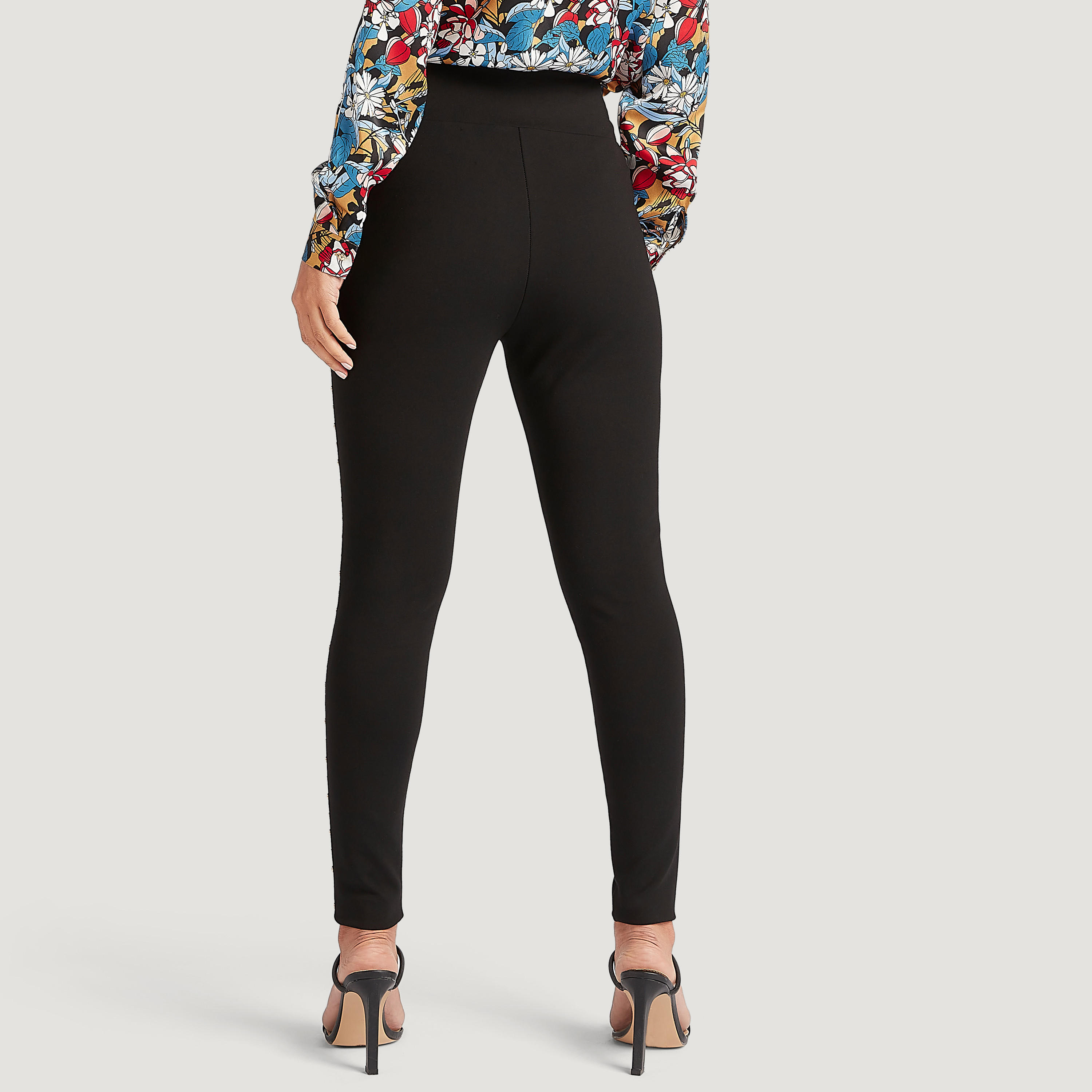 بنطلون تريقنز سكيني فيت بخصر متوسّط الارتفاع وتفاصيل مرصّعة من آيكونيك-women-clothing-bottoms-leggings-image-4