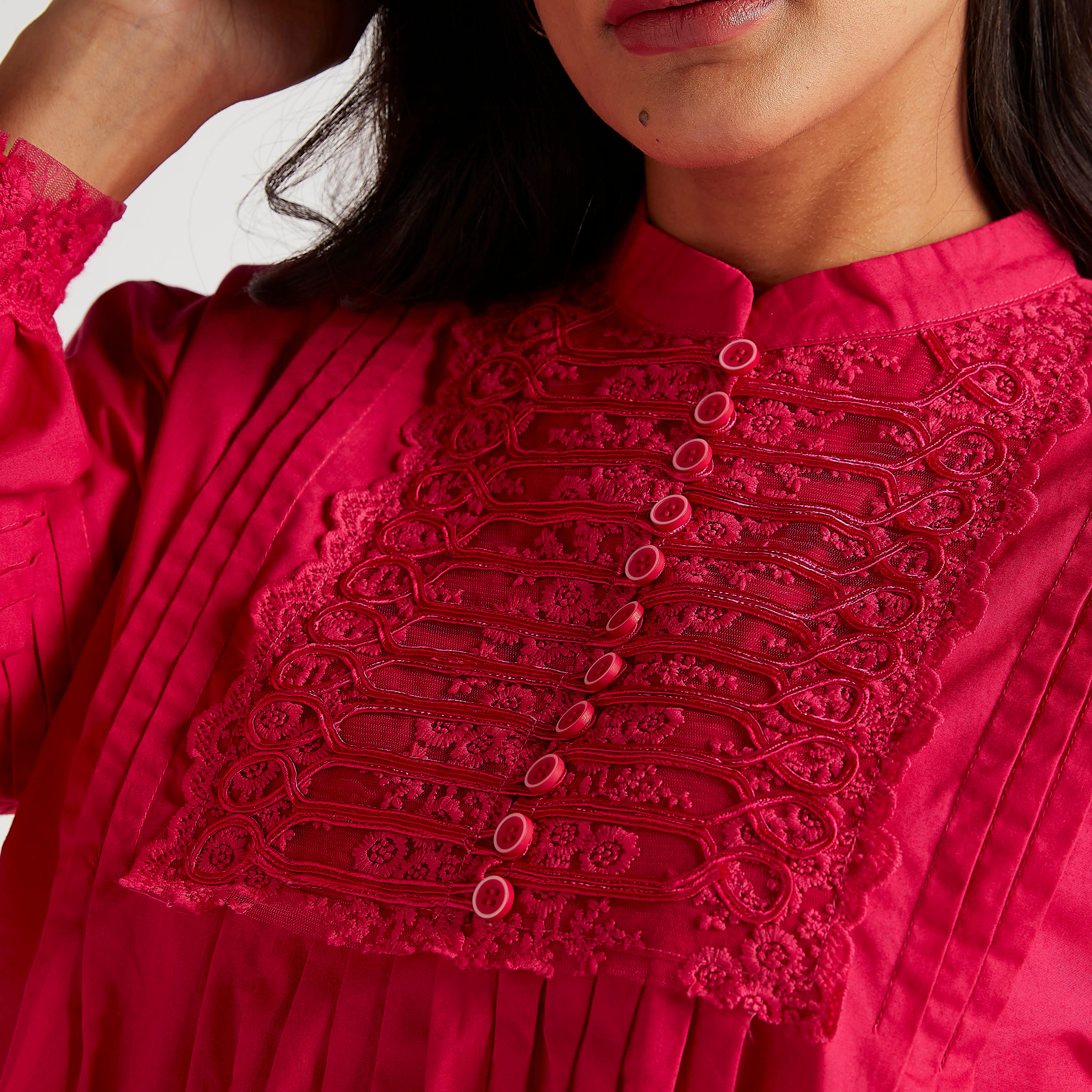 تونيك مطرز بياقة ماندارين وأكمام بيشوب من آيكونك-women-clothing-shirtsandblouses-blouses-image-3