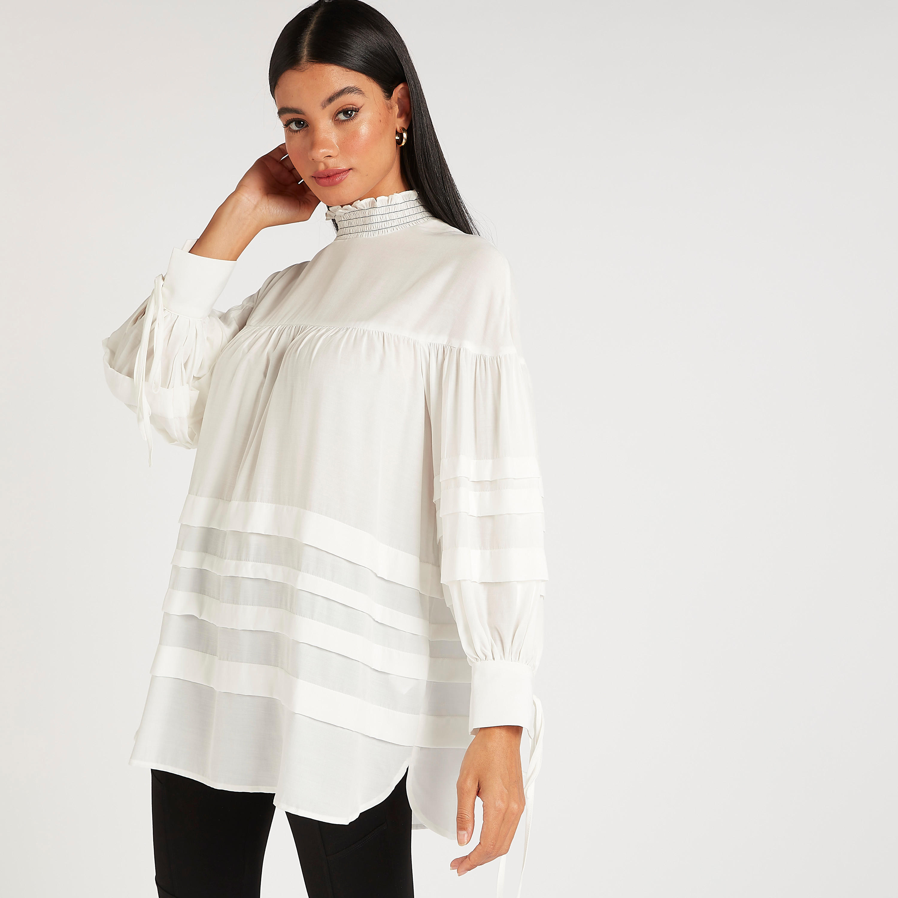 بلوزة واسعة بكشكشة مع ياقة عالية وأكمام طويلة من آيكونيك-women-clothing-shirtsandblouses-blouses-image-1