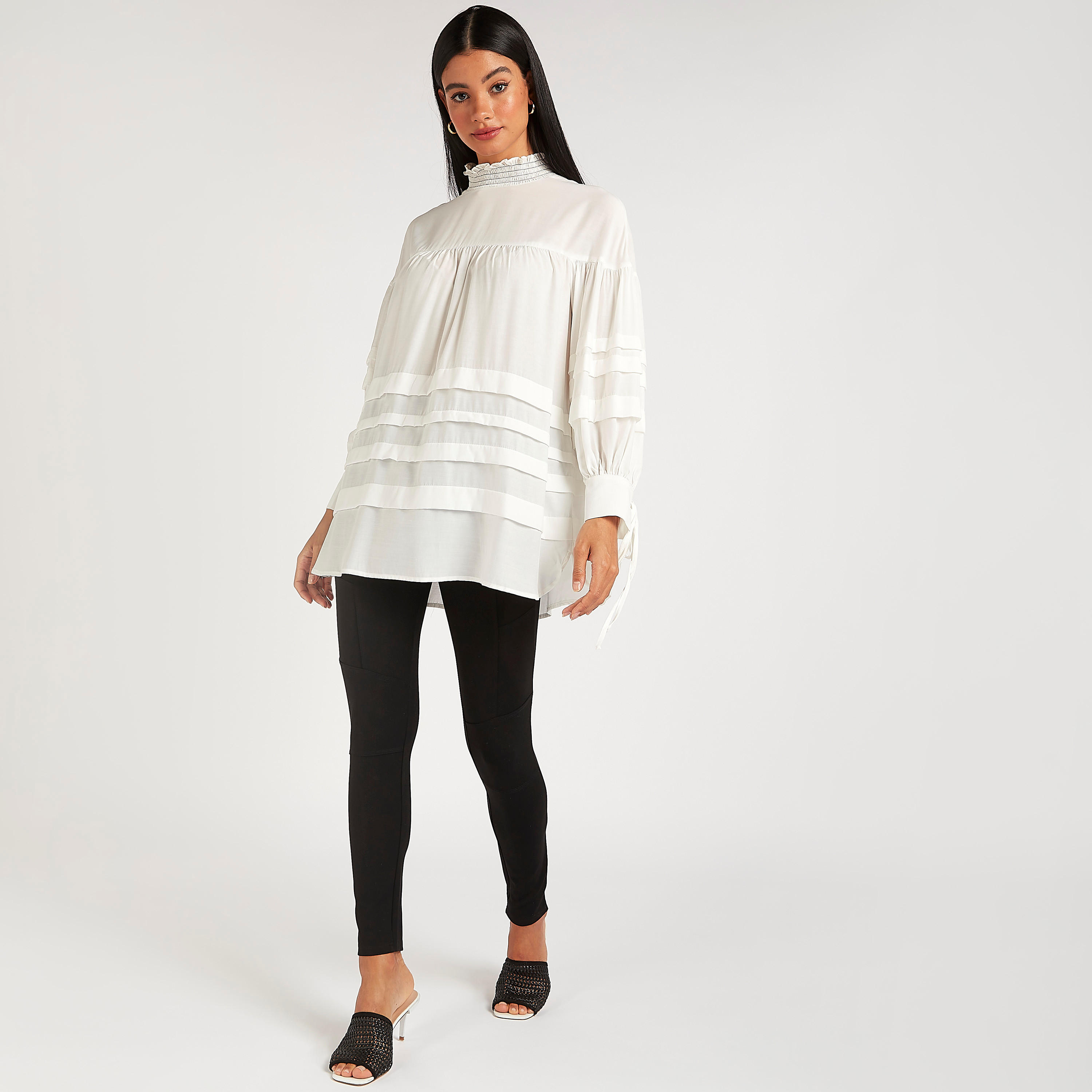 بلوزة واسعة بكشكشة مع ياقة عالية وأكمام طويلة من آيكونيك-women-clothing-shirtsandblouses-blouses-image-2