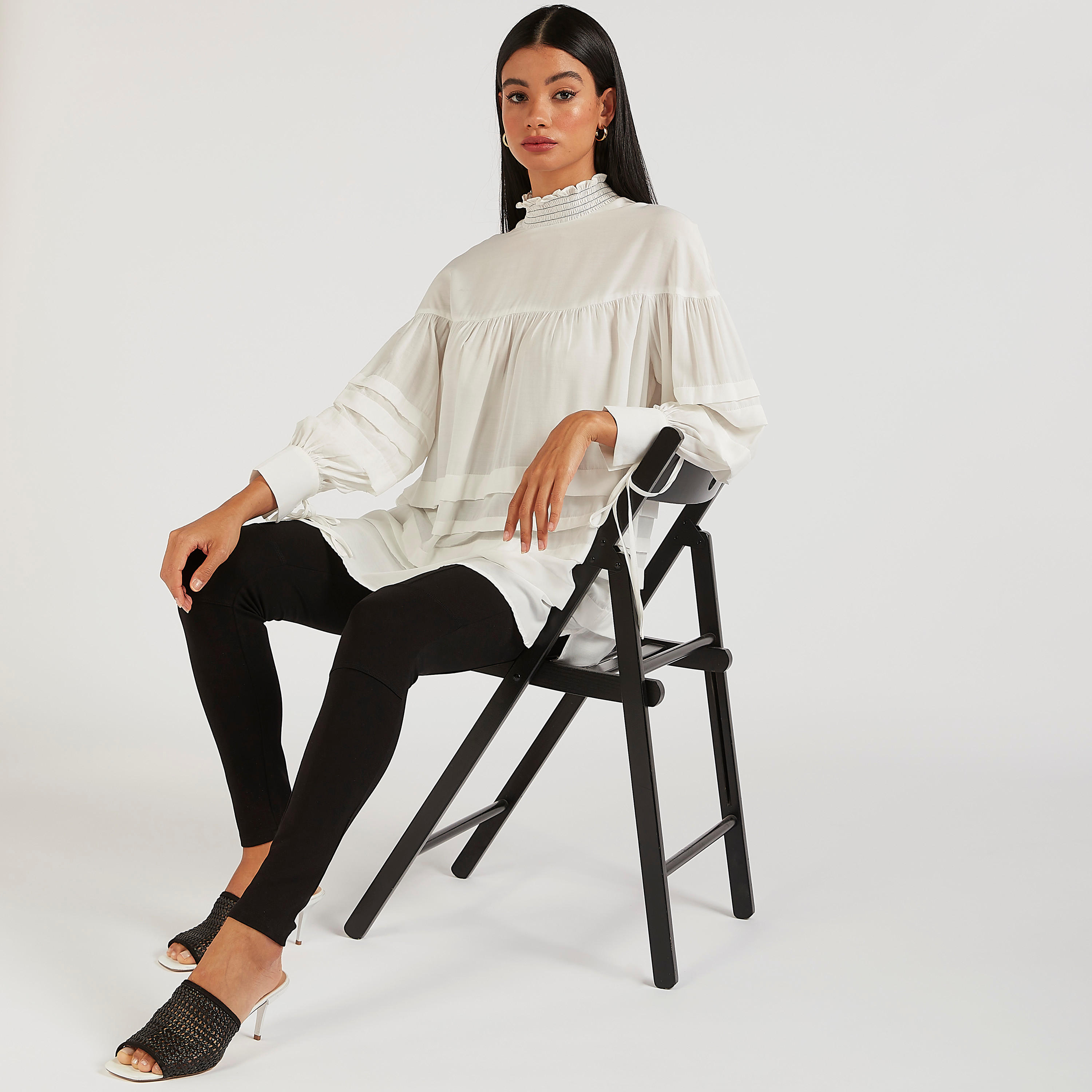 بلوزة واسعة بكشكشة مع ياقة عالية وأكمام طويلة من آيكونيك-women-clothing-shirtsandblouses-blouses-image-8