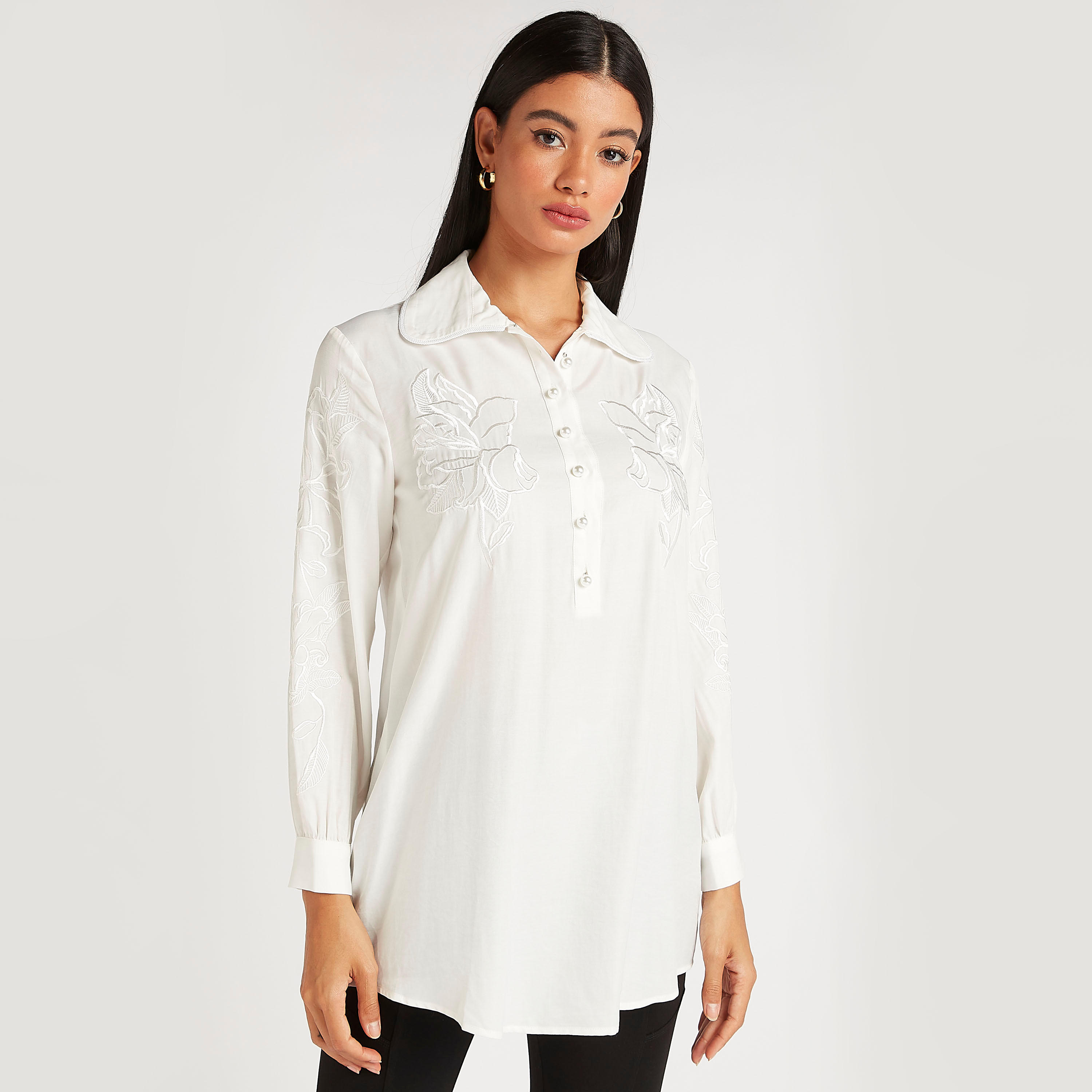 قميص مطرّز بأكمام طويلة وياقة واسعة من آيكونيك-women-clothing-shirtsandblouses-shirts-image-1