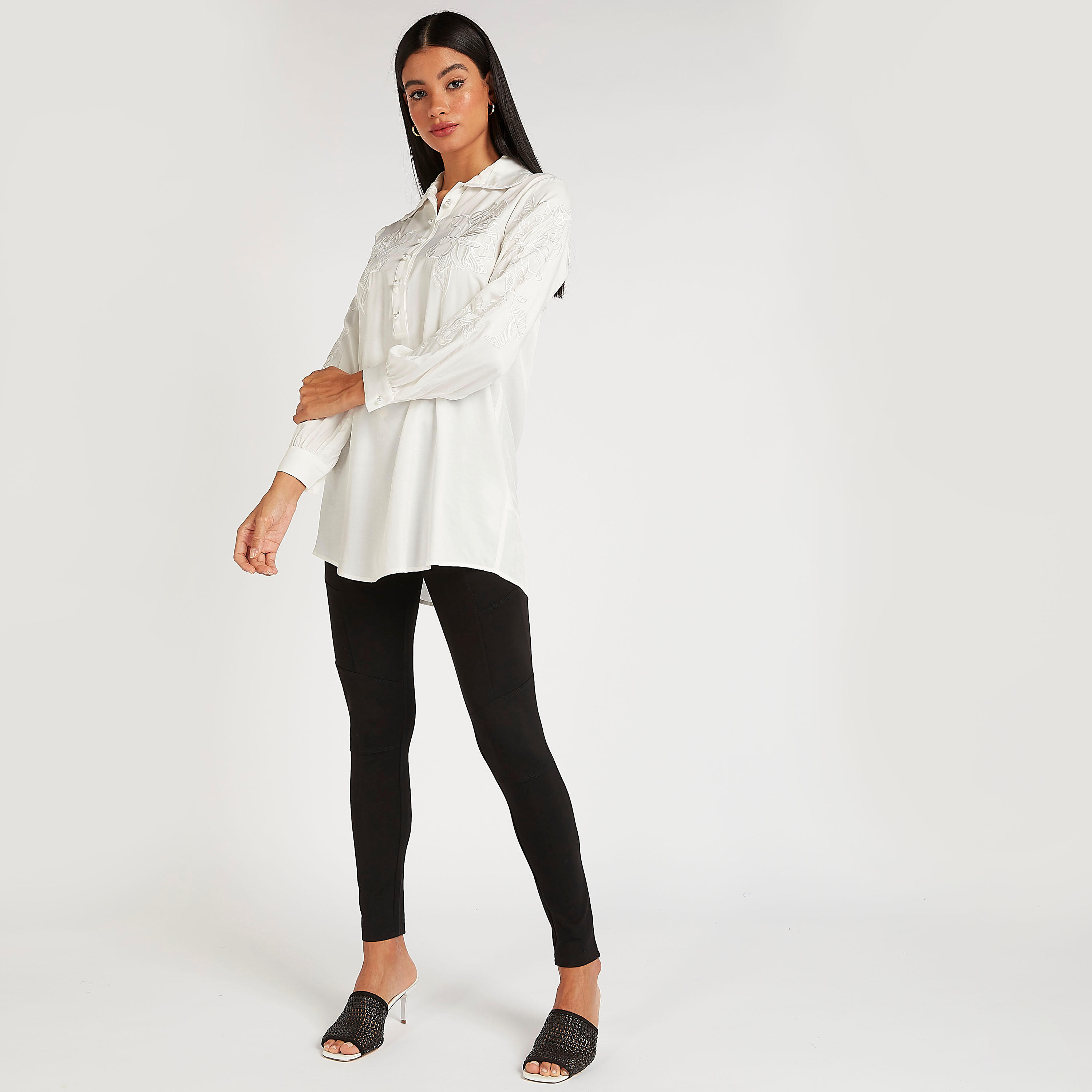 قميص مطرّز بأكمام طويلة وياقة واسعة من آيكونيك-women-clothing-shirtsandblouses-shirts-image-2