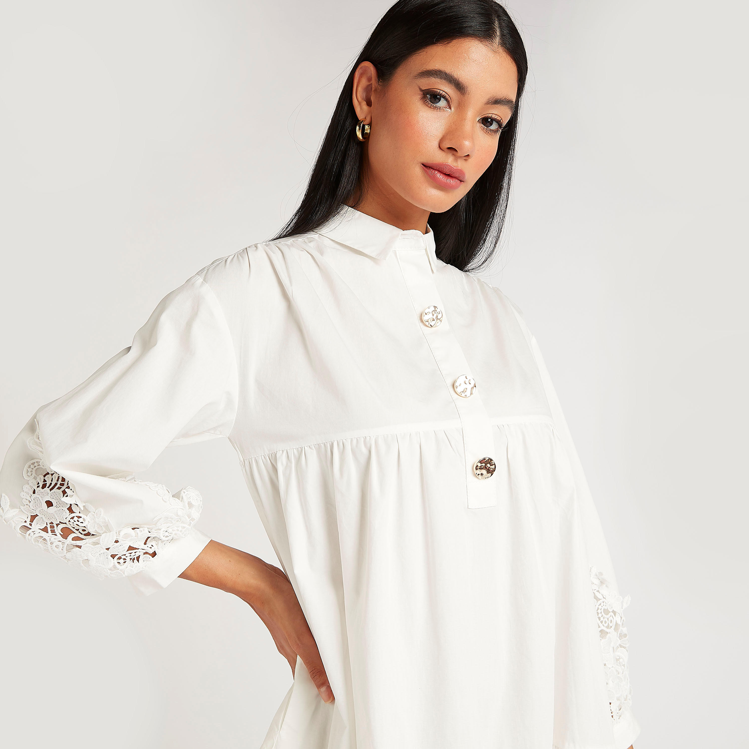 فستان قميص قصير مزين بالدانتيل بأكمام طويلة من آيكونك-women-clothing-dresses-image-6