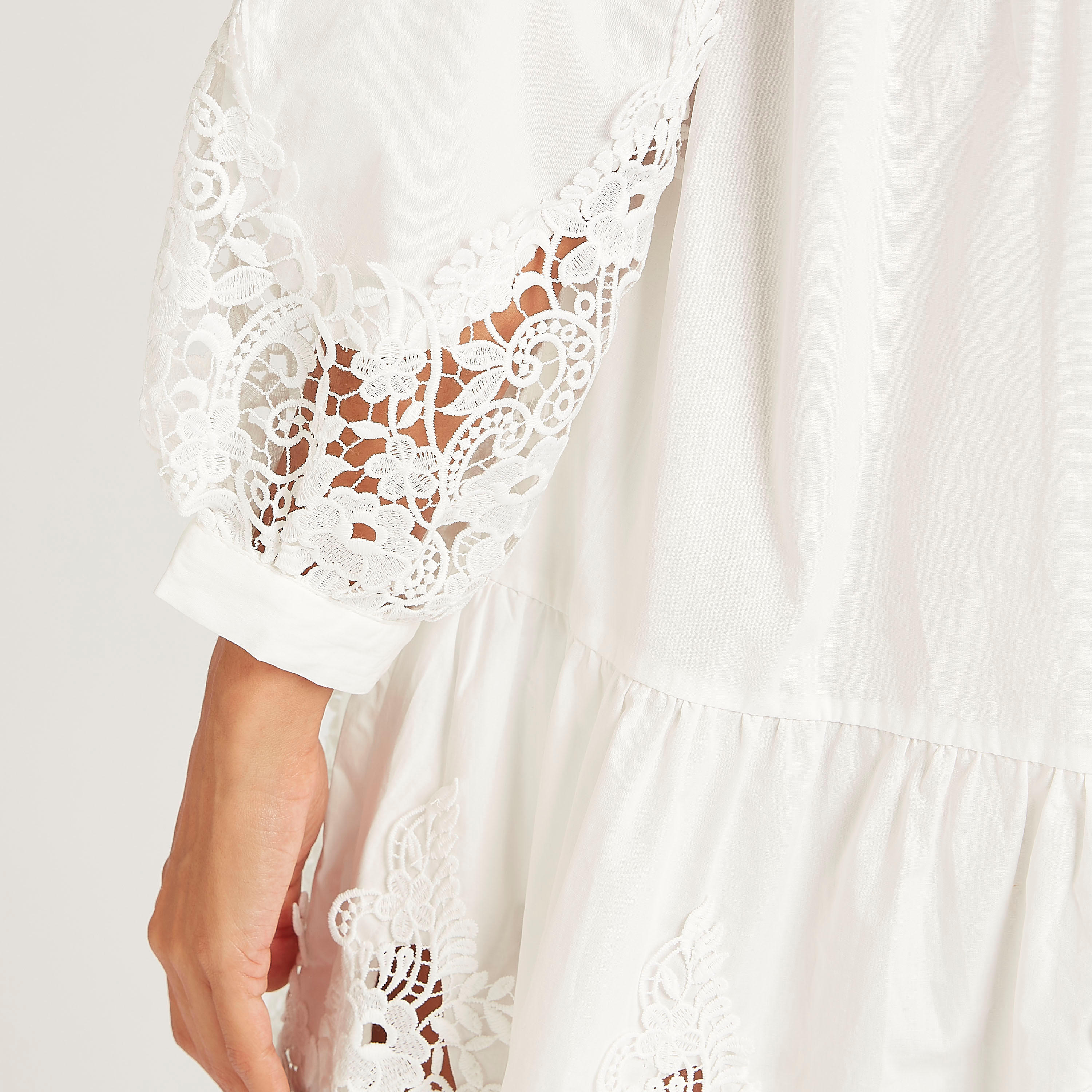 فستان قميص قصير مزين بالدانتيل بأكمام طويلة من آيكونك-women-clothing-dresses-image-7