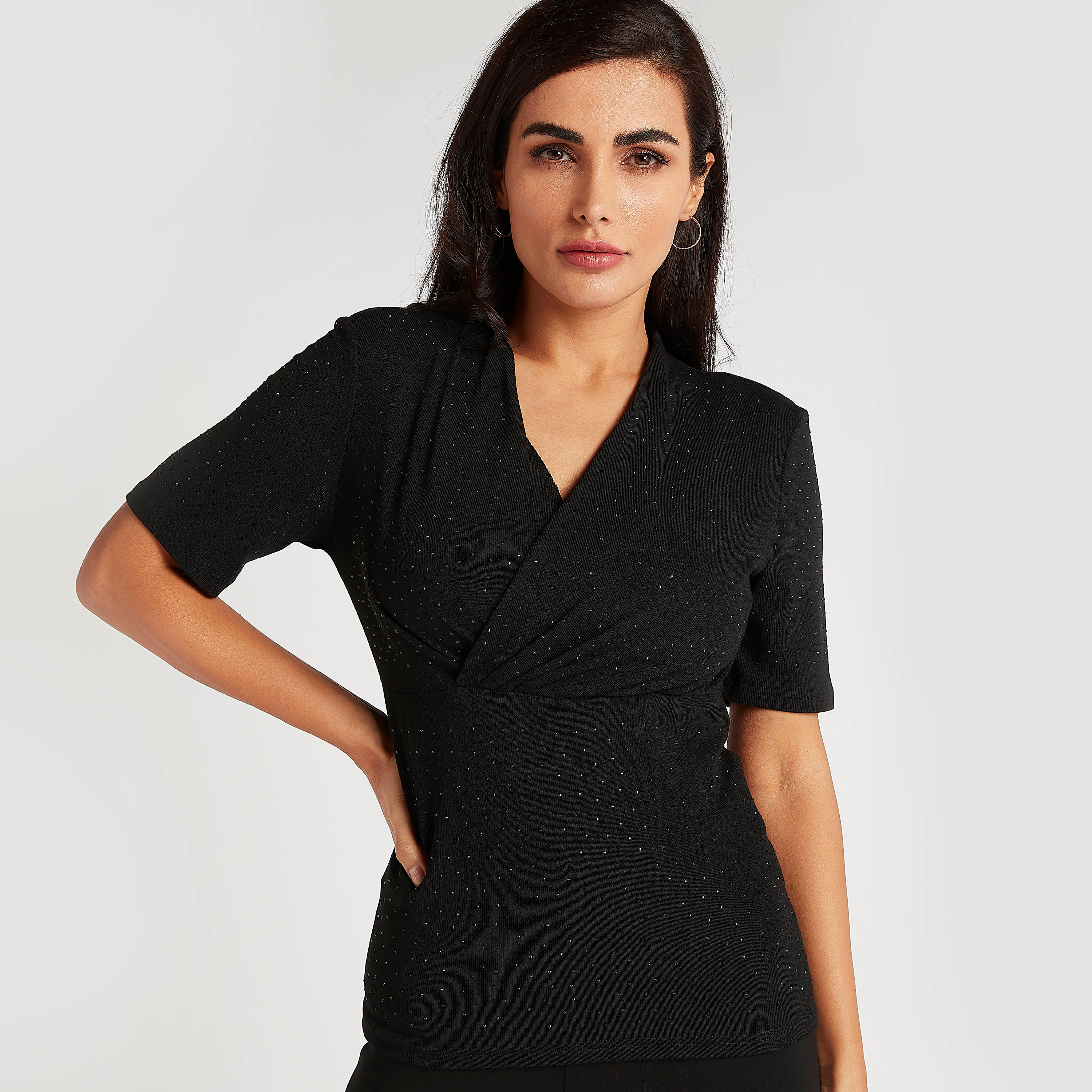 بلوزة مطرزة بكشكشة من الخصر وياقة v وأكمام قصيرة من آيكونك-women-clothing-shirtsandblouses-blouses-image-1