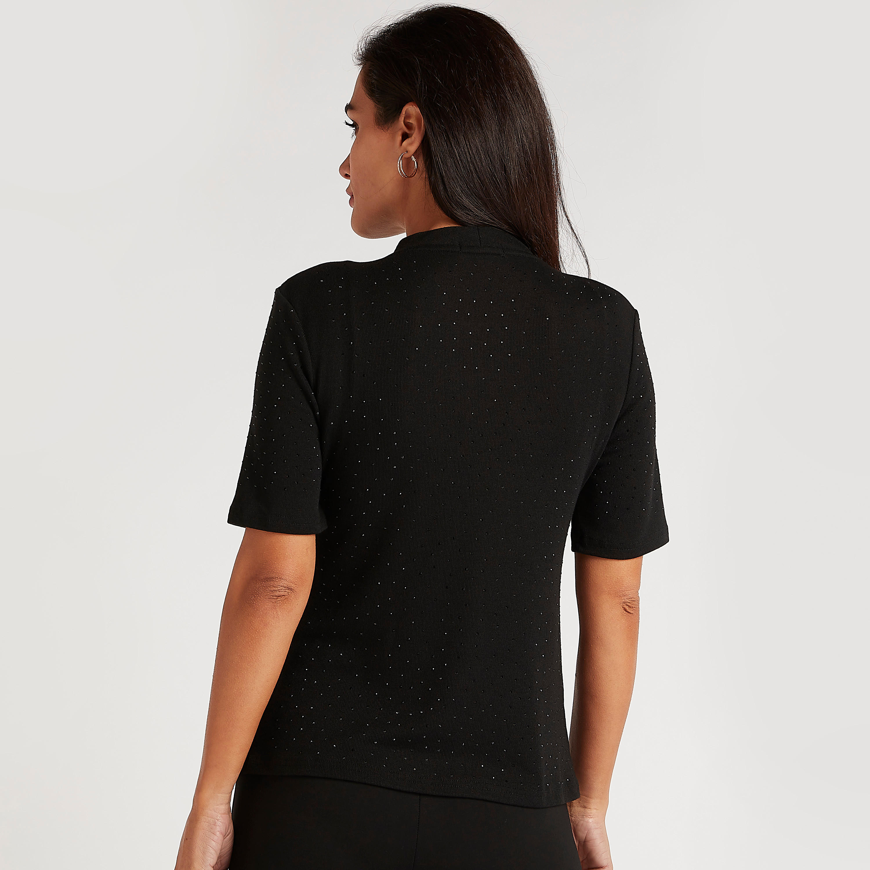 بلوزة مطرزة بكشكشة من الخصر وياقة v وأكمام قصيرة من آيكونك-women-clothing-shirtsandblouses-blouses-image-4