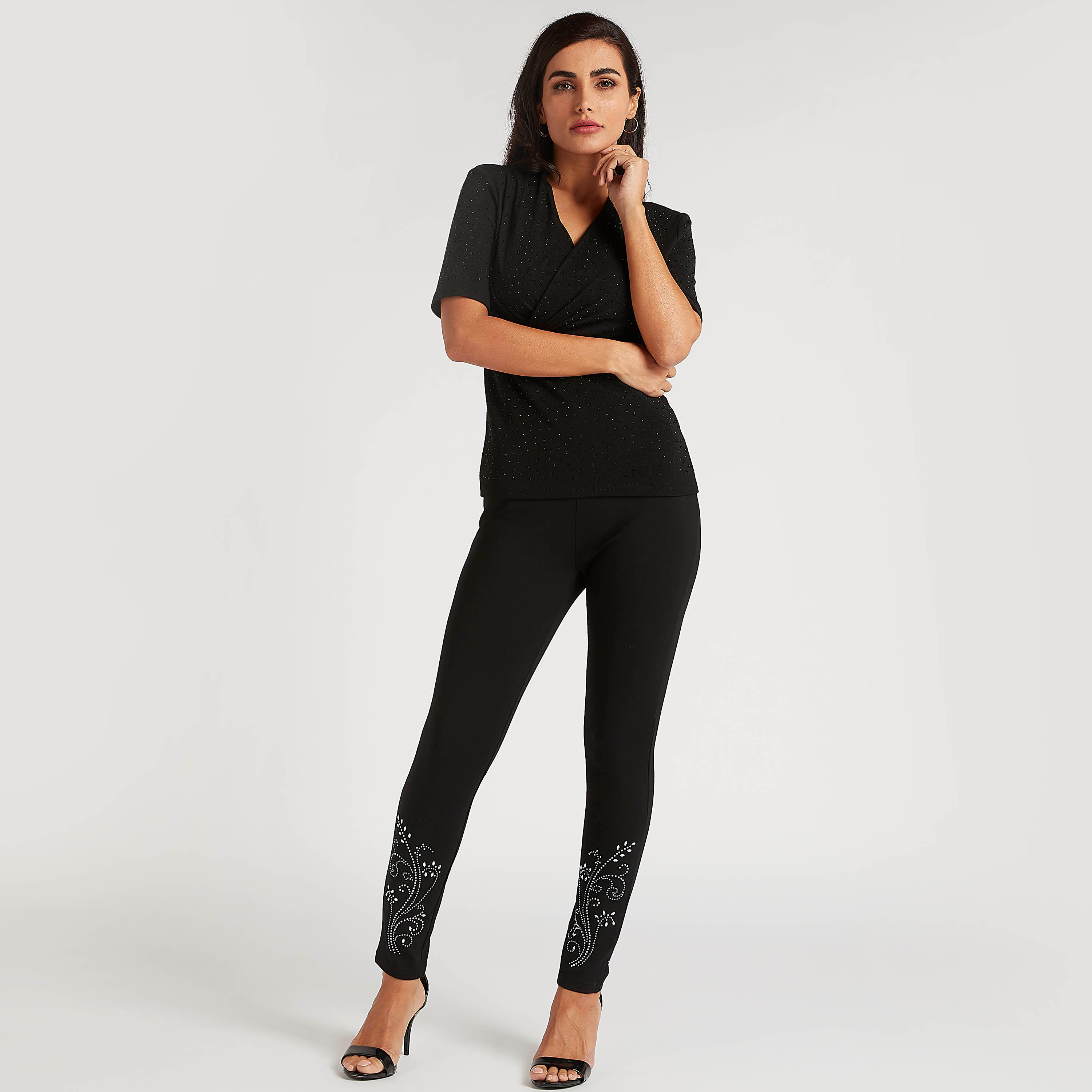 بنطلون ليقنز سادة بخصر مطاطي وتفاصيل مزينة من أيكونيك-women-clothing-bottoms-leggings-image-2