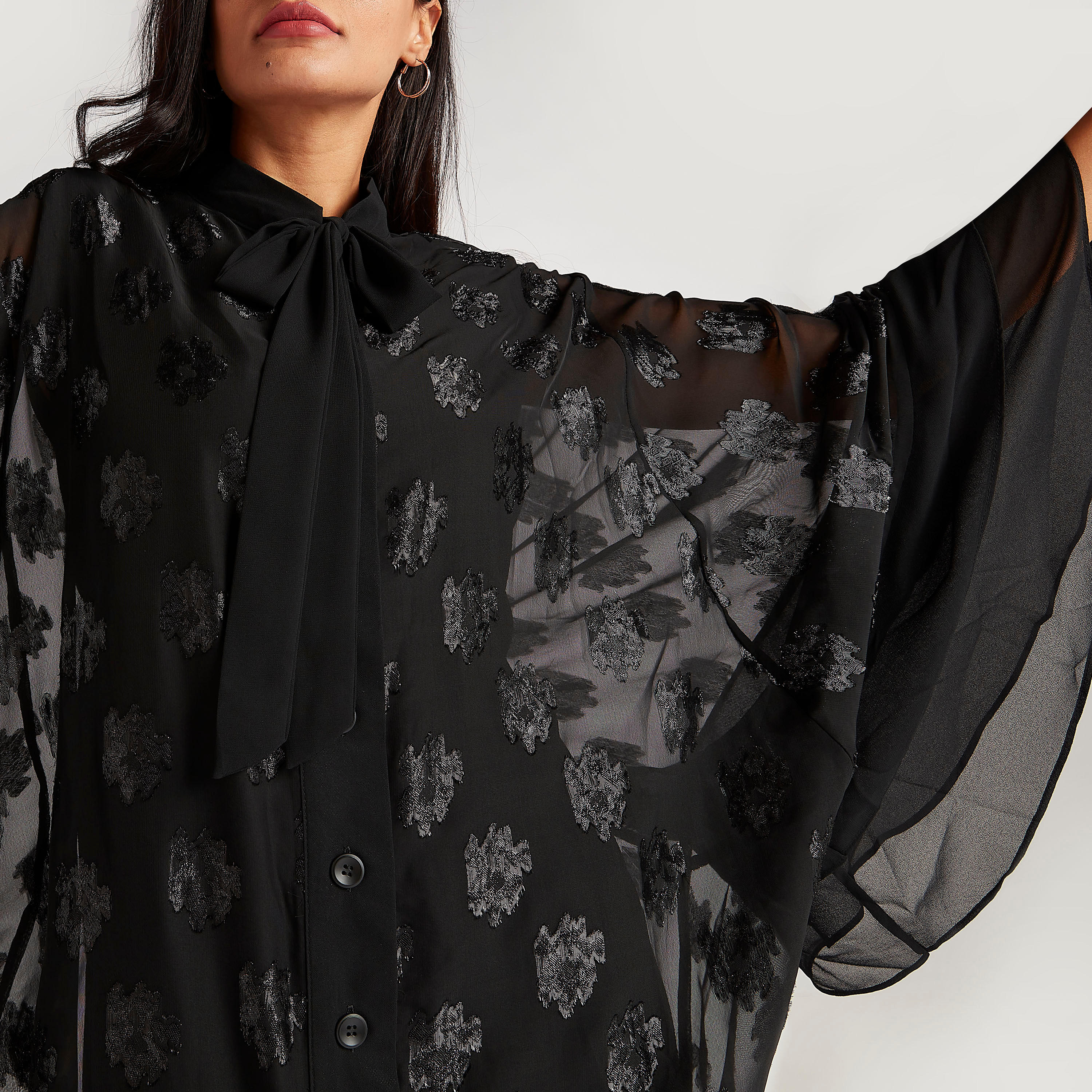 كيمونو مزيّن بأكمام طويلة واسعة وأربطة عنق من آيكونيك-women-clothing-shirtsandblouses-blouses-image-8