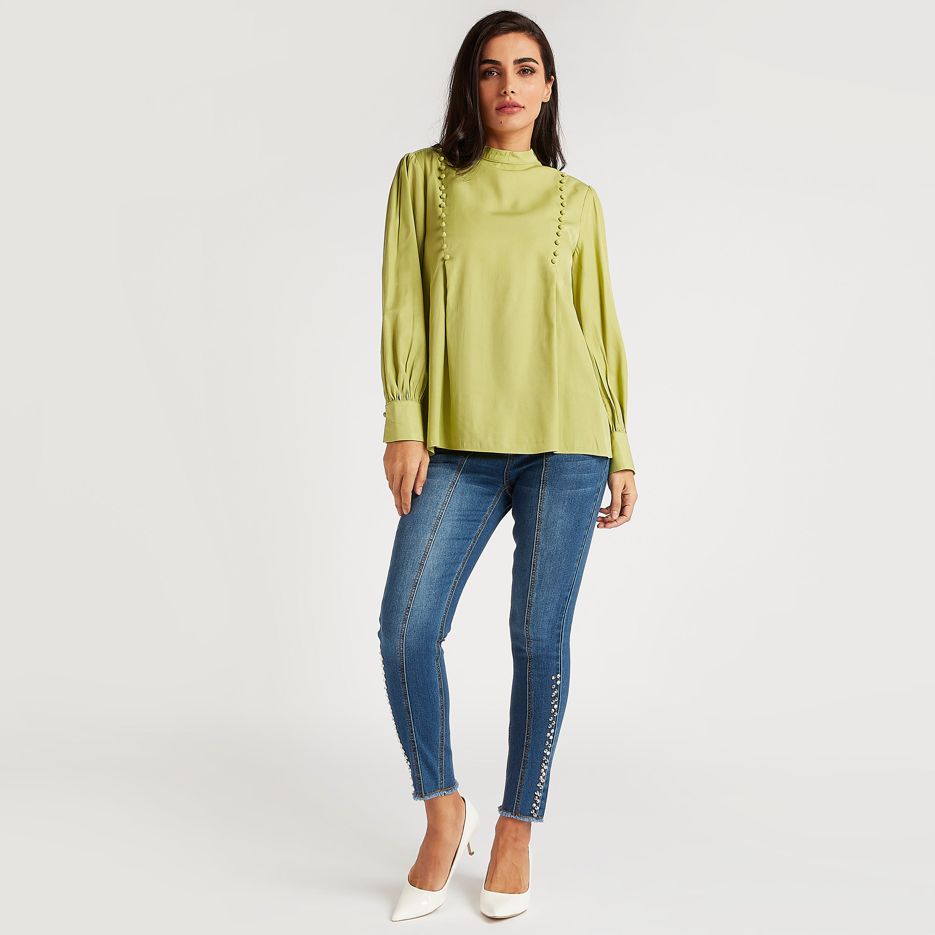 بلوزة سادة بياقة عالية وأكمام طويلة وزر إغلاق من آيكونيك-women-clothing-shirtsandblouses-blouses-image-4