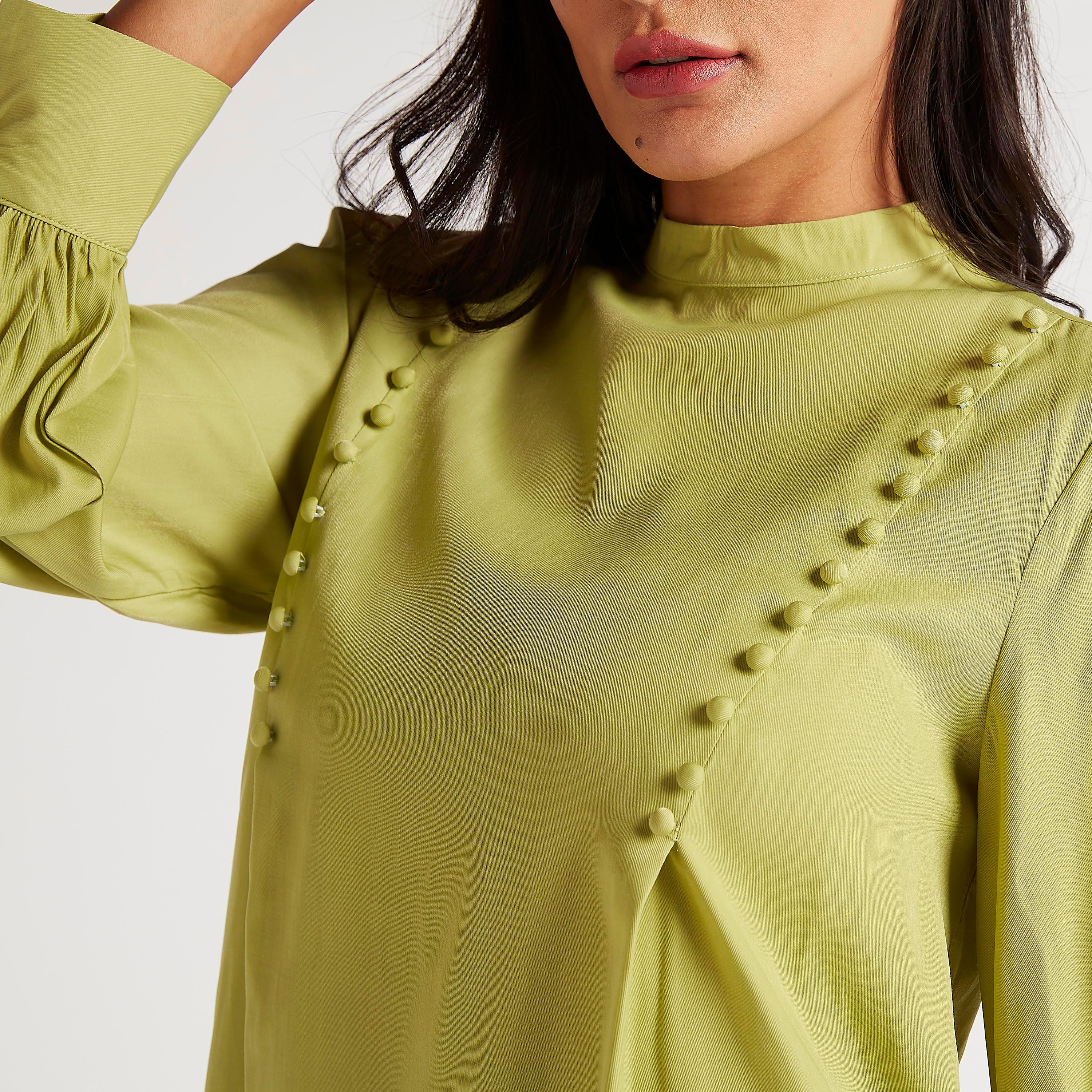 بلوزة سادة بياقة عالية وأكمام طويلة وزر إغلاق من آيكونيك-women-clothing-shirtsandblouses-blouses-image-3
