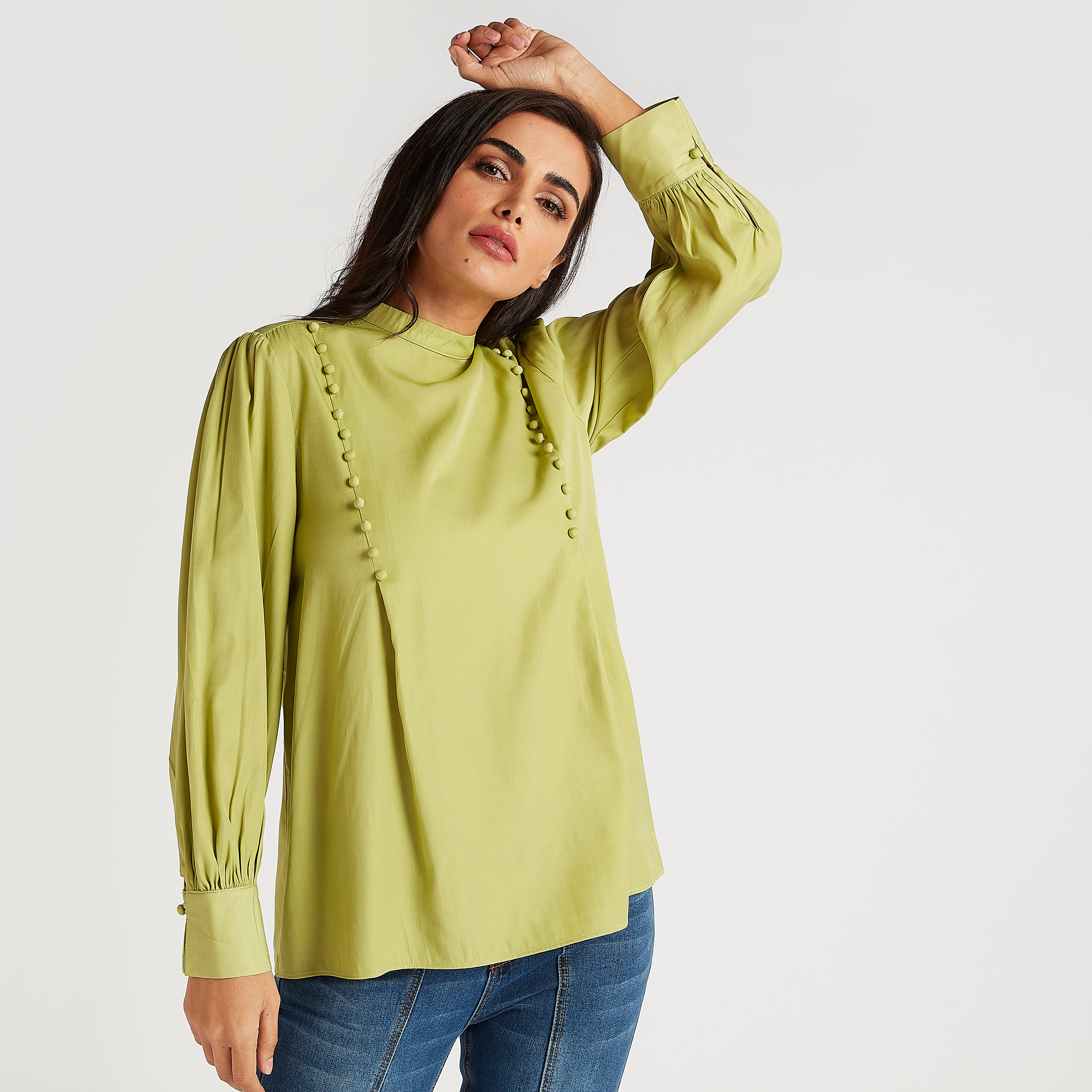 بلوزة سادة بياقة عالية وأكمام طويلة وزر إغلاق من آيكونيك-women-clothing-shirtsandblouses-blouses-image-1