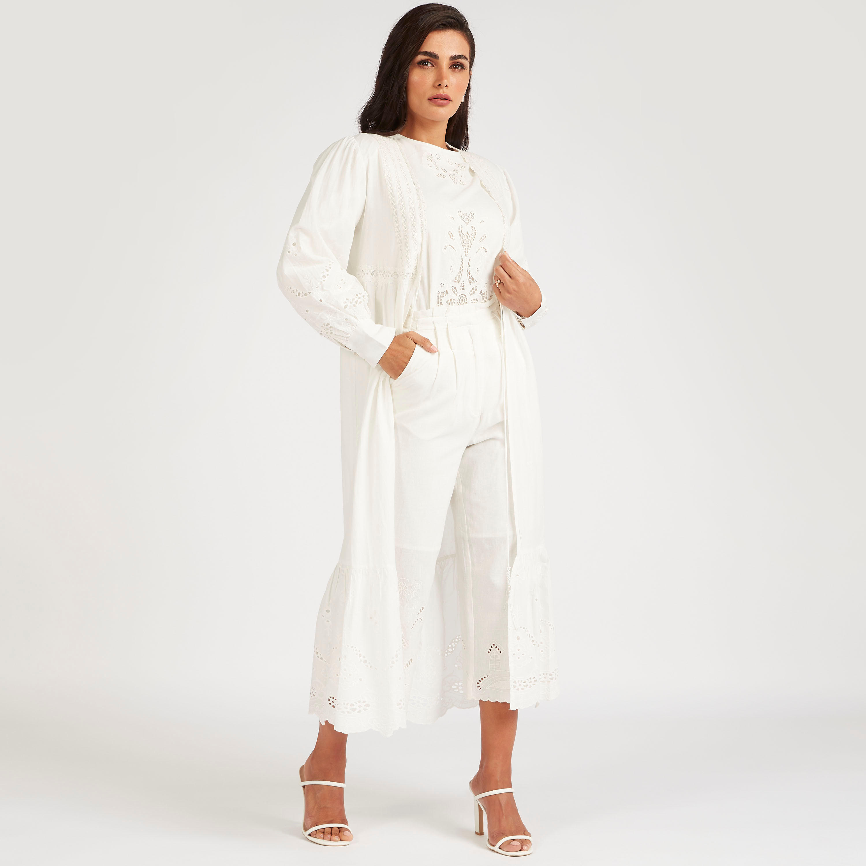 كيمونو طويل مطرّز بتفاصيل دانتيل من آيكونيك-women-clothing-shirtsandblouses-blouses-image-1