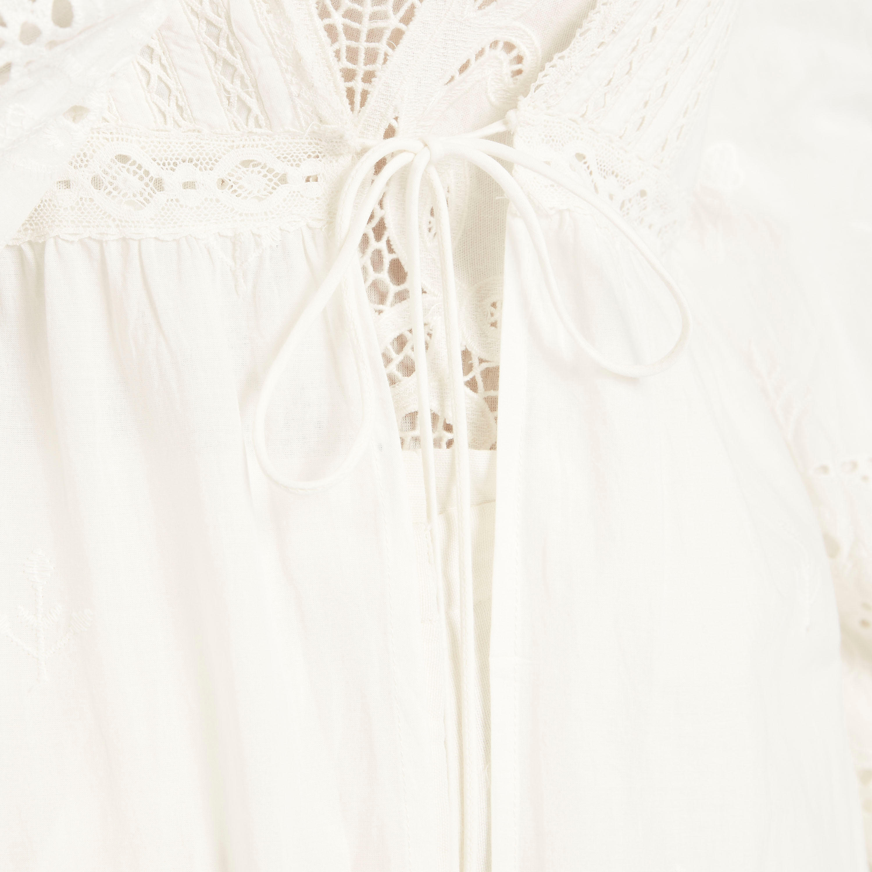 كيمونو طويل مطرّز بتفاصيل دانتيل من آيكونيك-women-clothing-shirtsandblouses-blouses-image-3