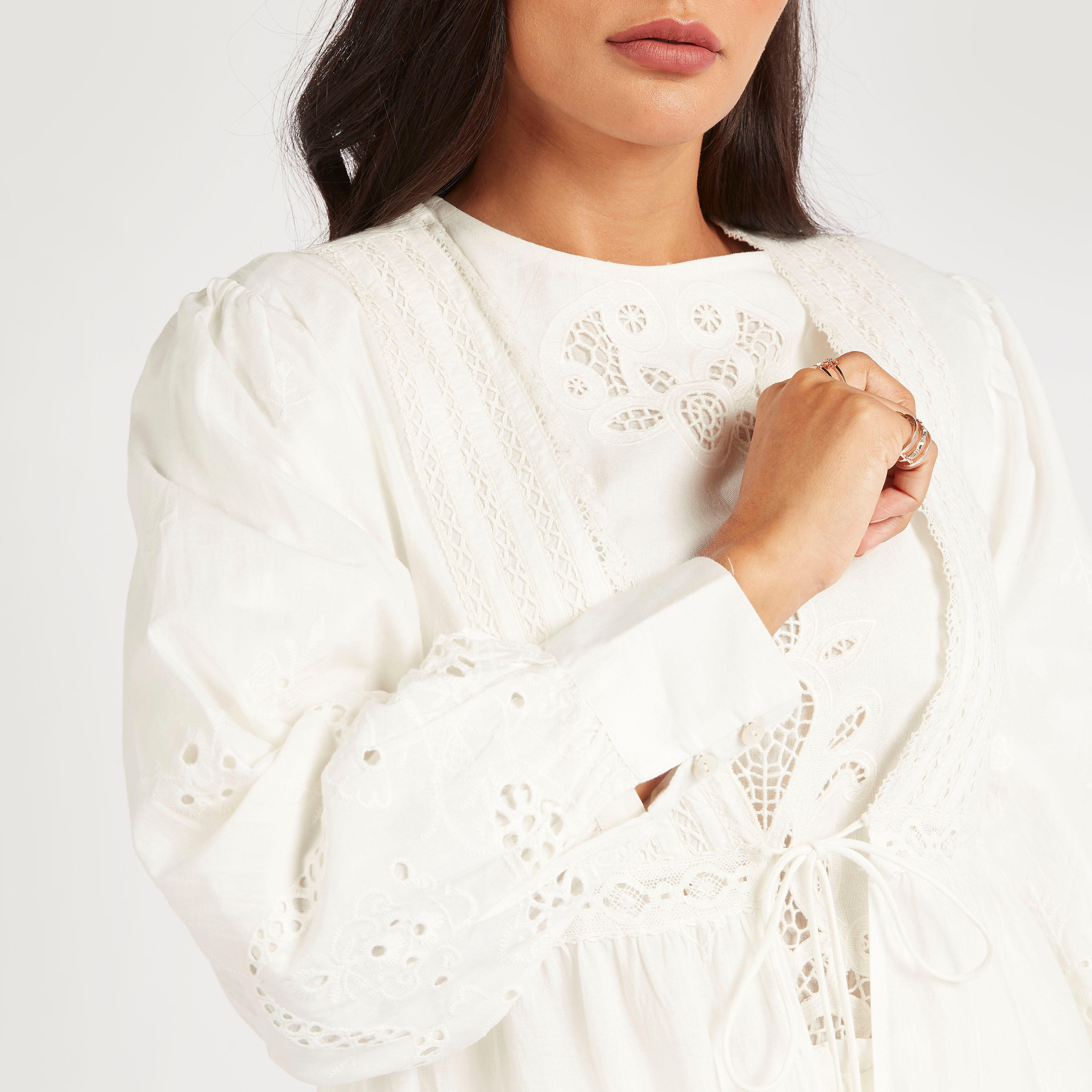 كيمونو طويل مطرّز بتفاصيل دانتيل من آيكونيك-women-clothing-shirtsandblouses-blouses-image-5