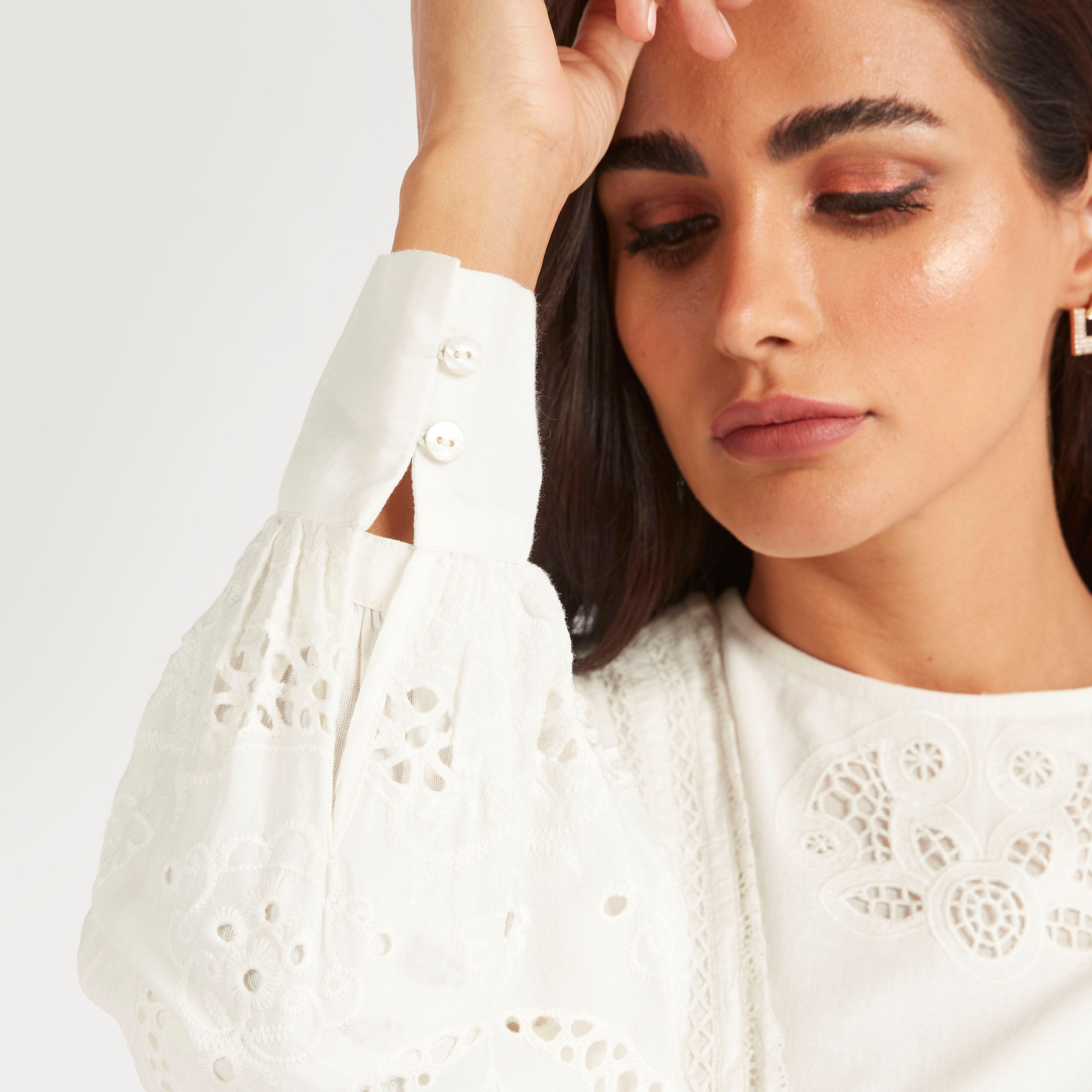كيمونو طويل مطرّز بتفاصيل دانتيل من آيكونيك-women-clothing-shirtsandblouses-blouses-image-6