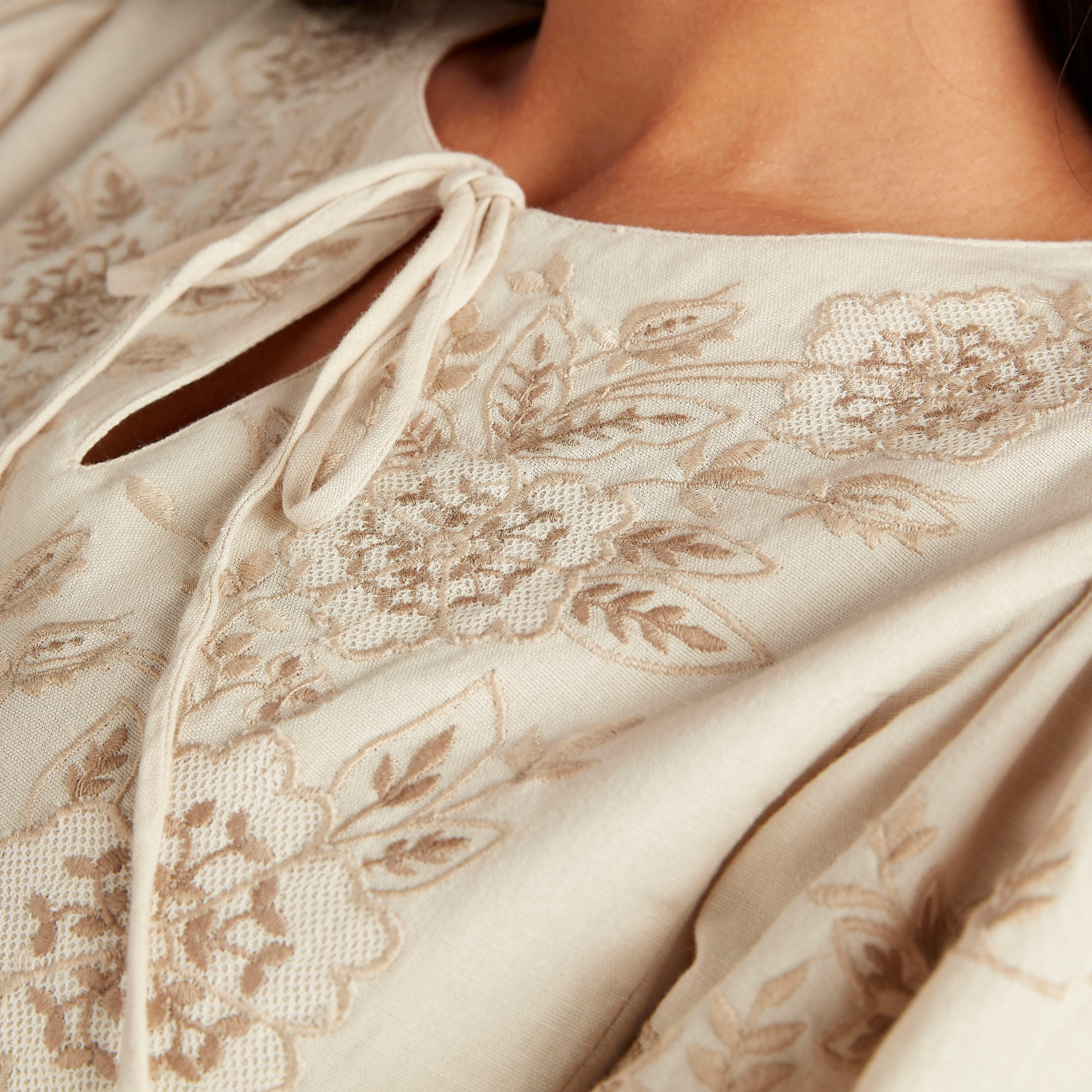 فستان ميدي إيه لاين بتطريز أزهار وحزام من آيكونيك-women-clothing-dresses-image-6