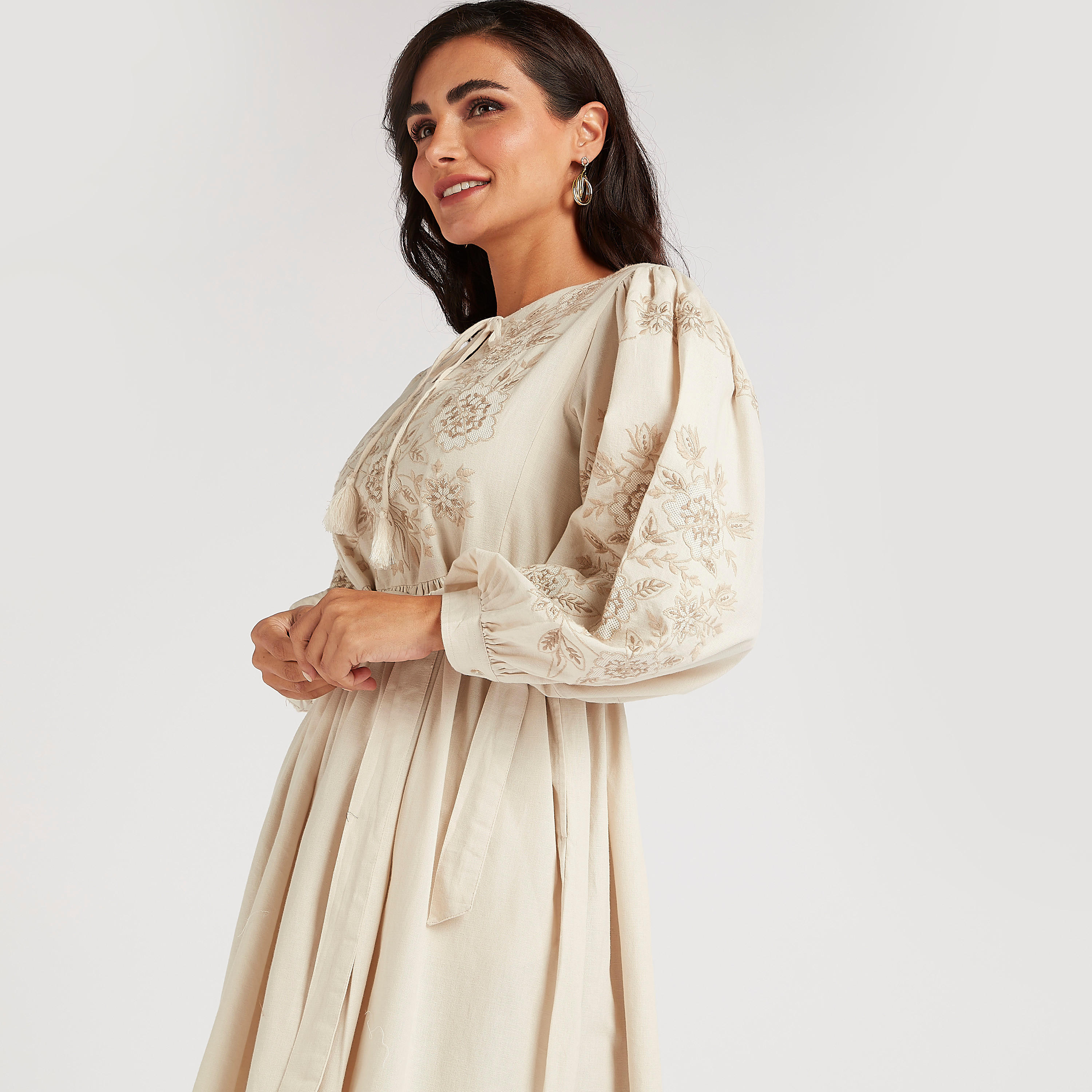 فستان ميدي إيه لاين بتطريز أزهار وحزام من آيكونيك-women-clothing-dresses-image-7