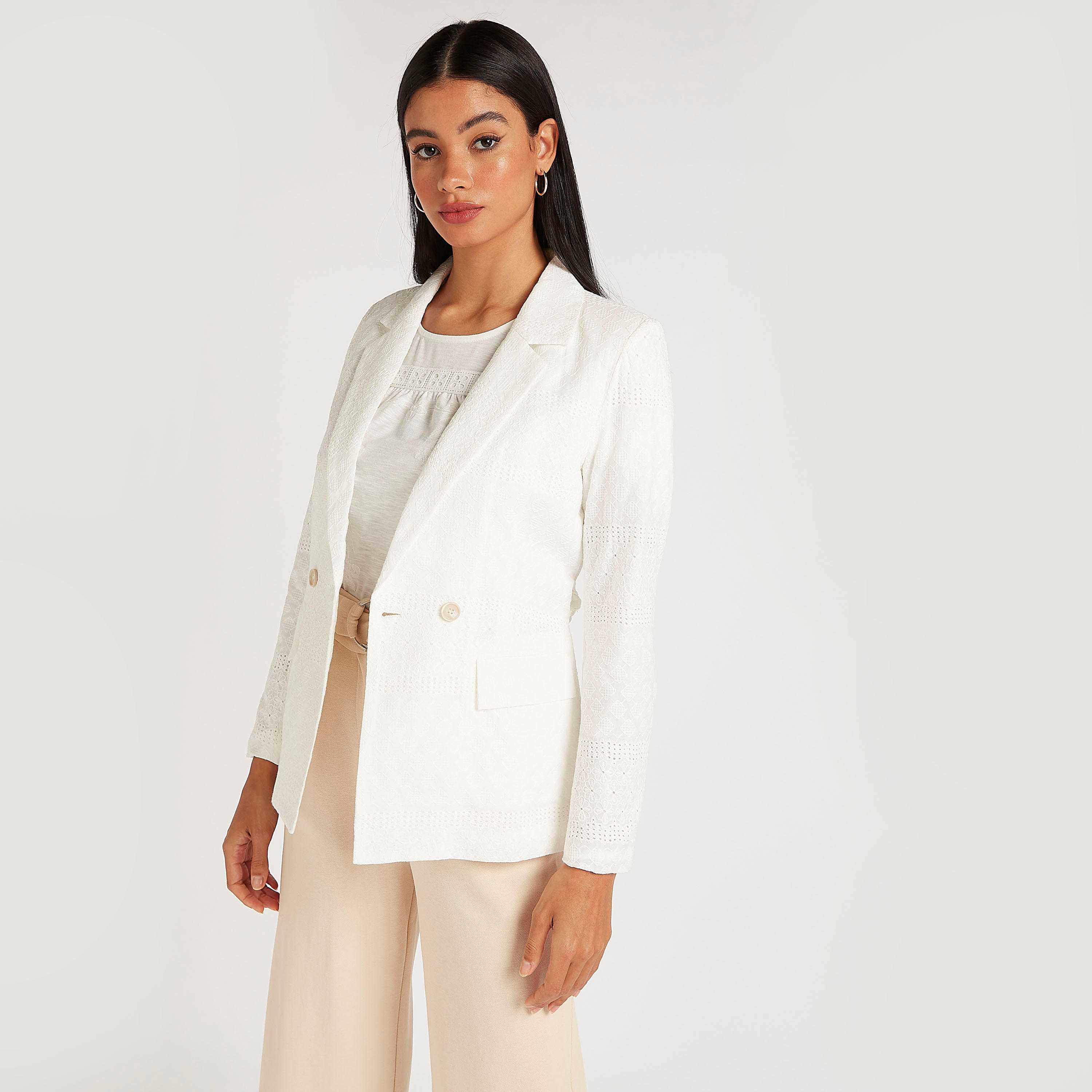 جاكيت بليزر بارز الملمس مع ياقة مطويّة وحزام رباط من آيكونيك-women-clothing-coatsandjackets-blazers-image-1